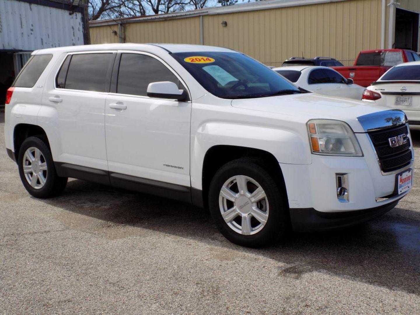 2014 WHITE GMC TERRAIN SLE (2GKALMEK9E6) with an 2.4L engine, Automatic transmission, located at 830 E. Canino Rd., Houston, TX, 77037, (281) 405-0440, 38.358219, -81.729942 - Photo#2