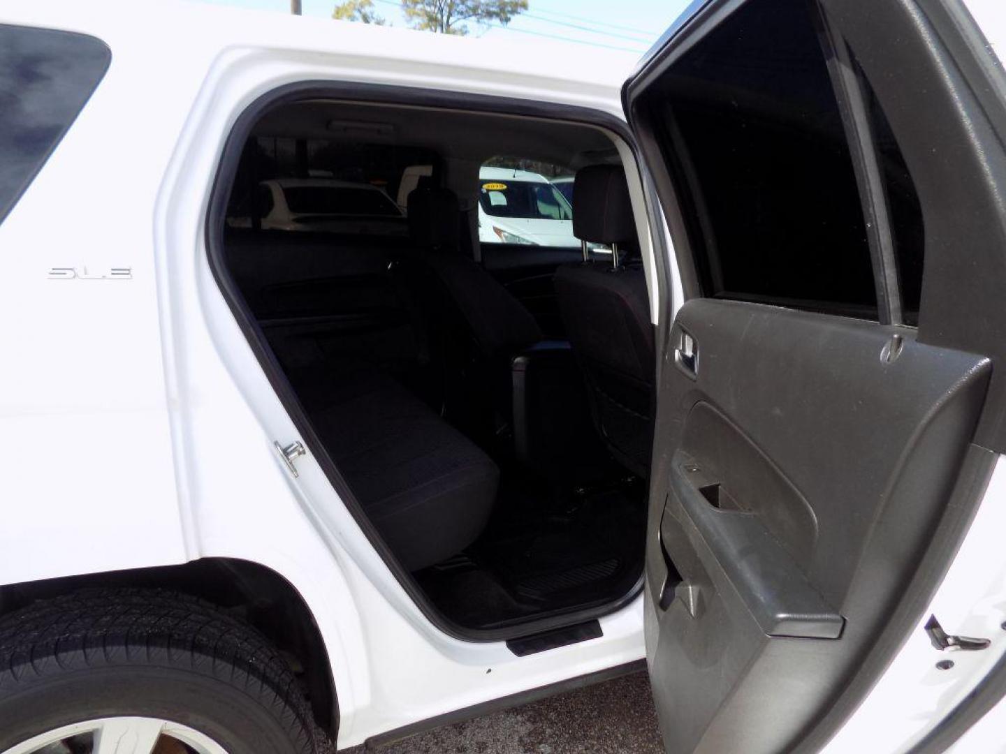 2014 WHITE GMC TERRAIN SLE (2GKALMEK9E6) with an 2.4L engine, Automatic transmission, located at 830 E. Canino Rd., Houston, TX, 77037, (281) 405-0440, 38.358219, -81.729942 - Photo#19
