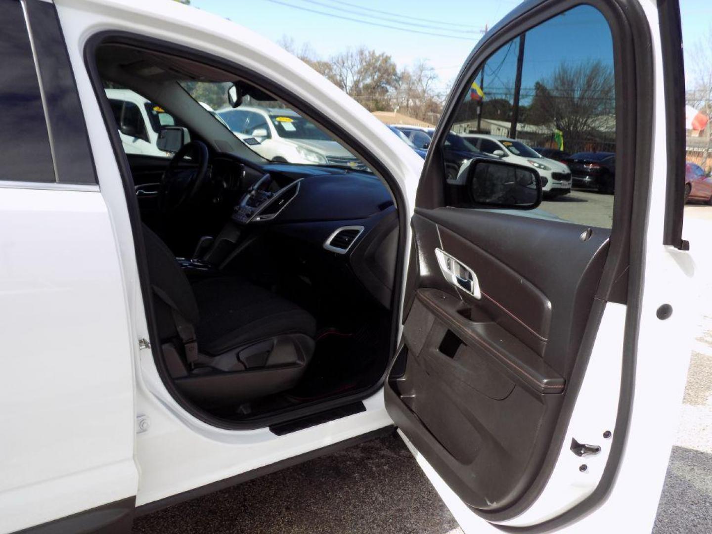 2014 WHITE GMC TERRAIN SLE (2GKALMEK9E6) with an 2.4L engine, Automatic transmission, located at 830 E. Canino Rd., Houston, TX, 77037, (281) 405-0440, 38.358219, -81.729942 - Photo#21