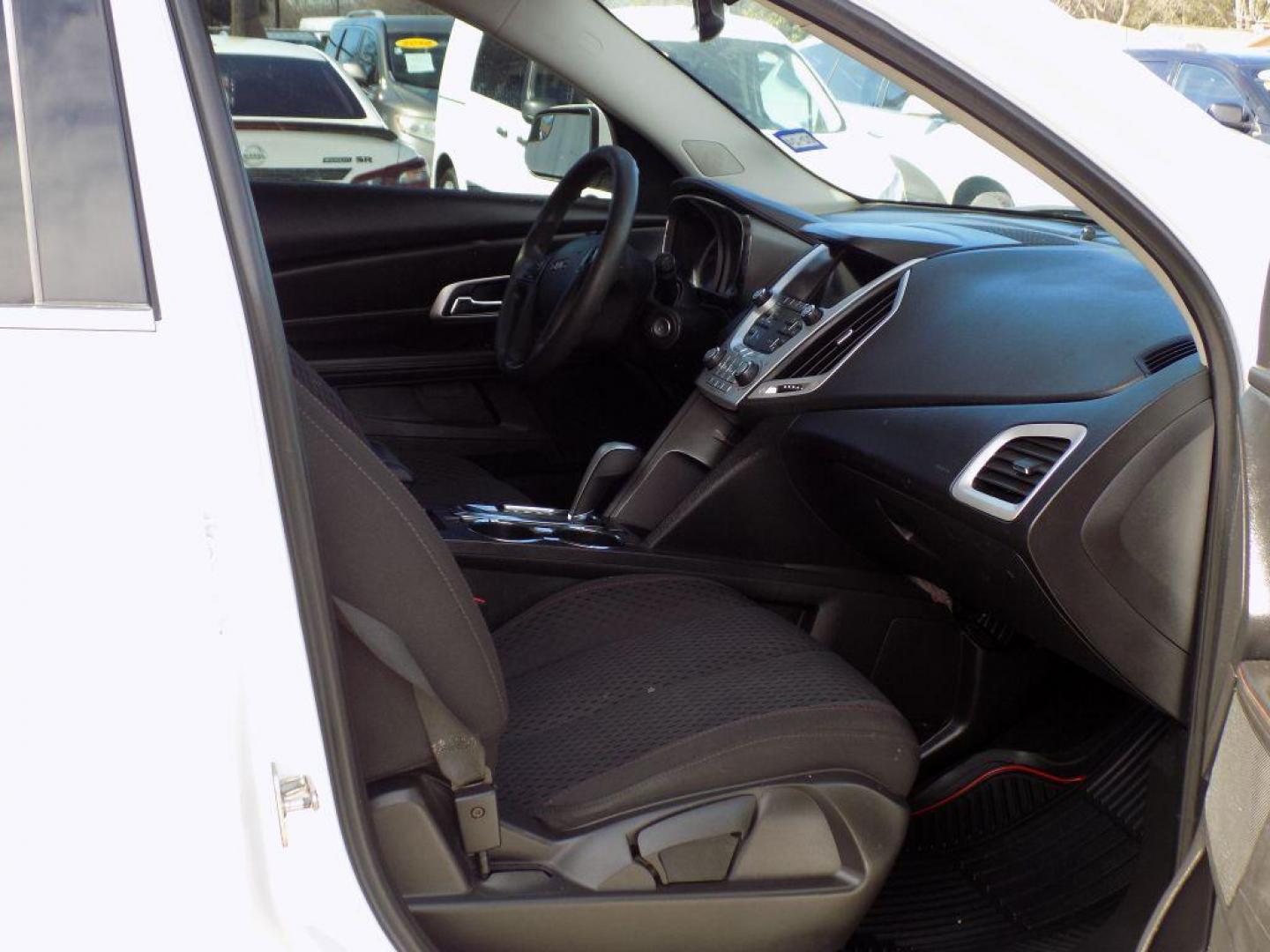 2014 WHITE GMC TERRAIN SLE (2GKALMEK9E6) with an 2.4L engine, Automatic transmission, located at 830 E. Canino Rd., Houston, TX, 77037, (281) 405-0440, 38.358219, -81.729942 - Photo#22