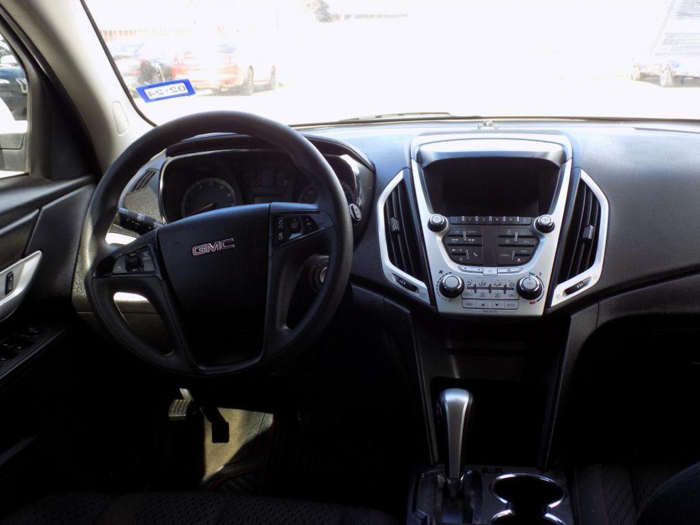 2014 WHITE GMC TERRAIN SLE (2GKALMEK9E6) with an 2.4L engine, Automatic transmission, located at 830 E. Canino Rd., Houston, TX, 77037, (281) 405-0440, 38.358219, -81.729942 - Photo#23