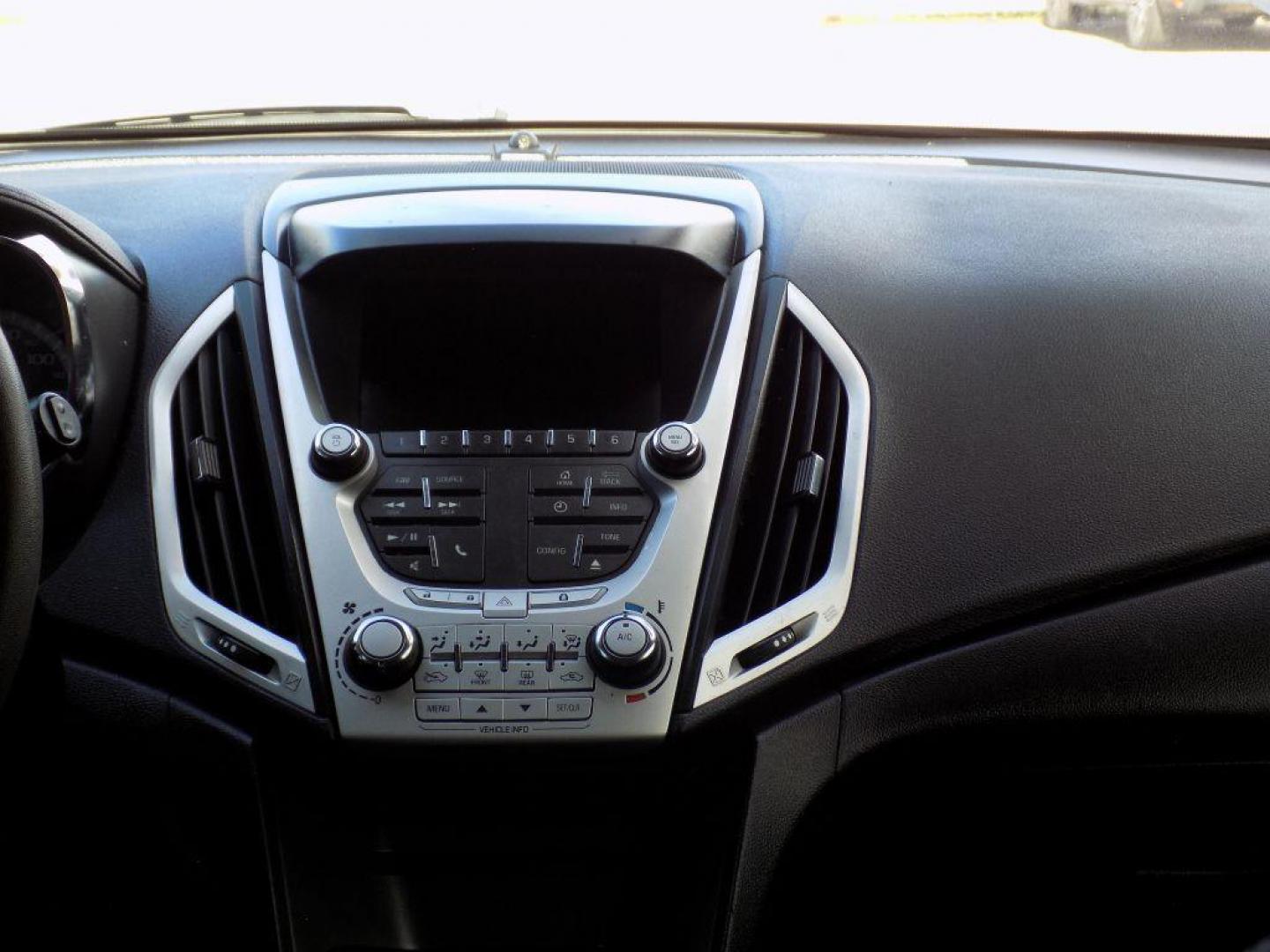 2014 WHITE GMC TERRAIN SLE (2GKALMEK9E6) with an 2.4L engine, Automatic transmission, located at 830 E. Canino Rd., Houston, TX, 77037, (281) 405-0440, 38.358219, -81.729942 - Photo#24
