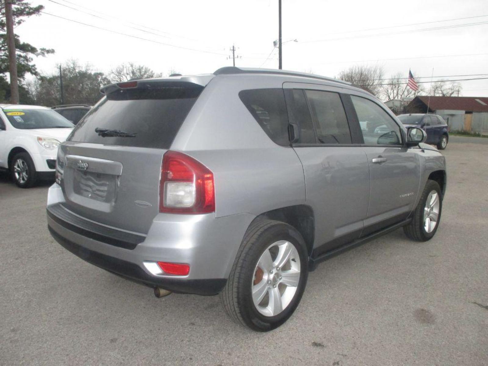 2016 SILVER JEEP COMPASS LATITUDE (1C4NJDEB3GD) with an 2.4L engine, Continuously Variable transmission, located at 830 E. Canino Rd., Houston, TX, 77037, (281) 405-0440, 38.358219, -81.729942 - Photo #5