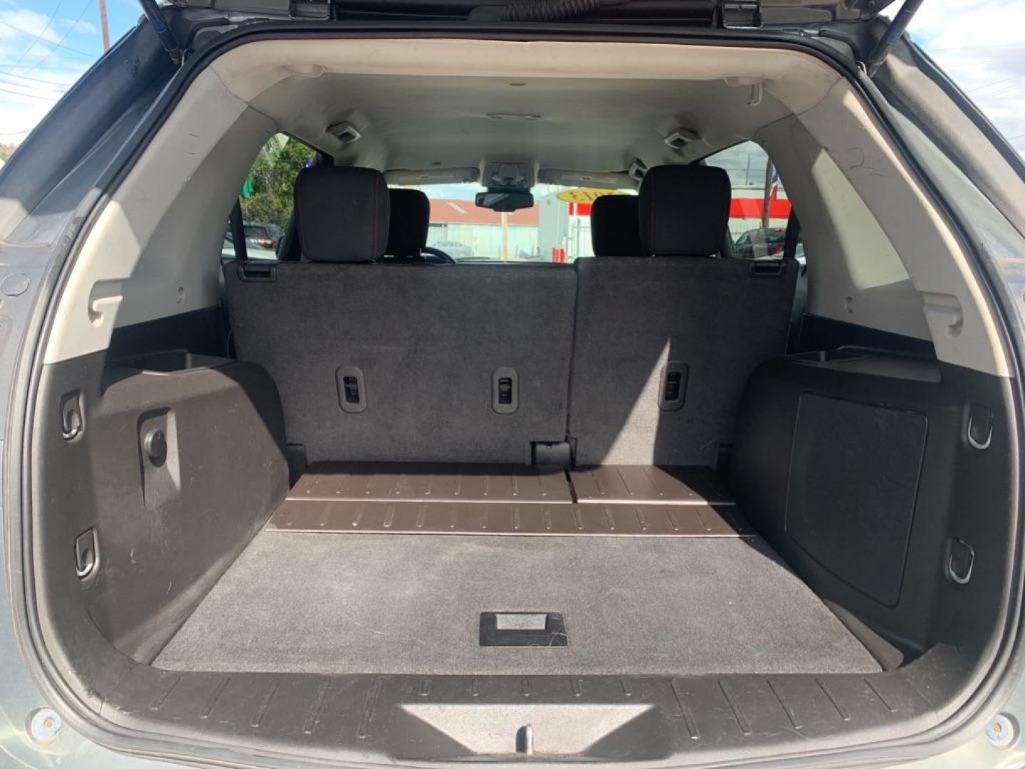 2013 GRAY GMC TERRAIN SLE (2GKFLREK2D6) with an 2.4L engine, Automatic transmission, located at 830 E. Canino Rd., Houston, TX, 77037, (281) 405-0440, 38.358219, -81.729942 - Photo#12