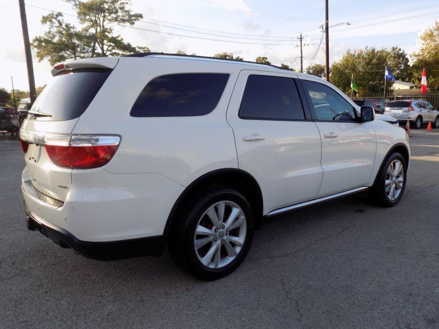2012 WHITE DODGE DURANGO CREW (1C4SDHDT6CC) with an 5.7L engine, Automatic transmission, located at 830 E. Canino Rd., Houston, TX, 77037, (281) 405-0440, 38.358219, -81.729942 - Photo#2
