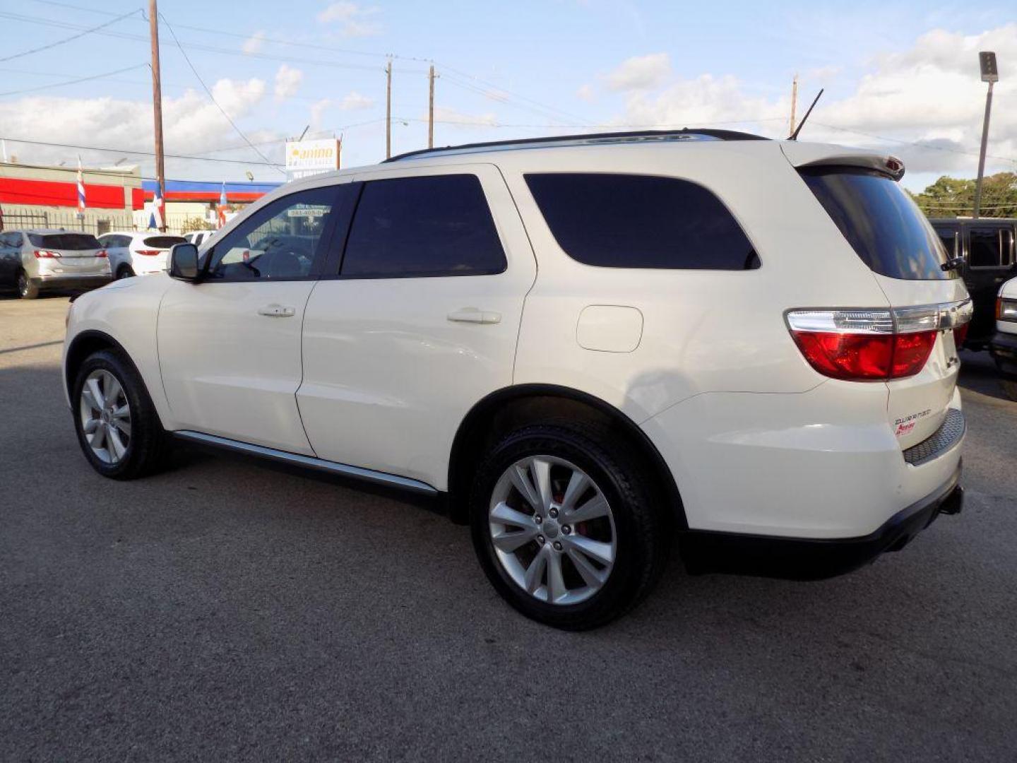 2012 WHITE DODGE DURANGO CREW (1C4SDHDT6CC) with an 5.7L engine, Automatic transmission, located at 830 E. Canino Rd., Houston, TX, 77037, (281) 405-0440, 38.358219, -81.729942 - Photo#4