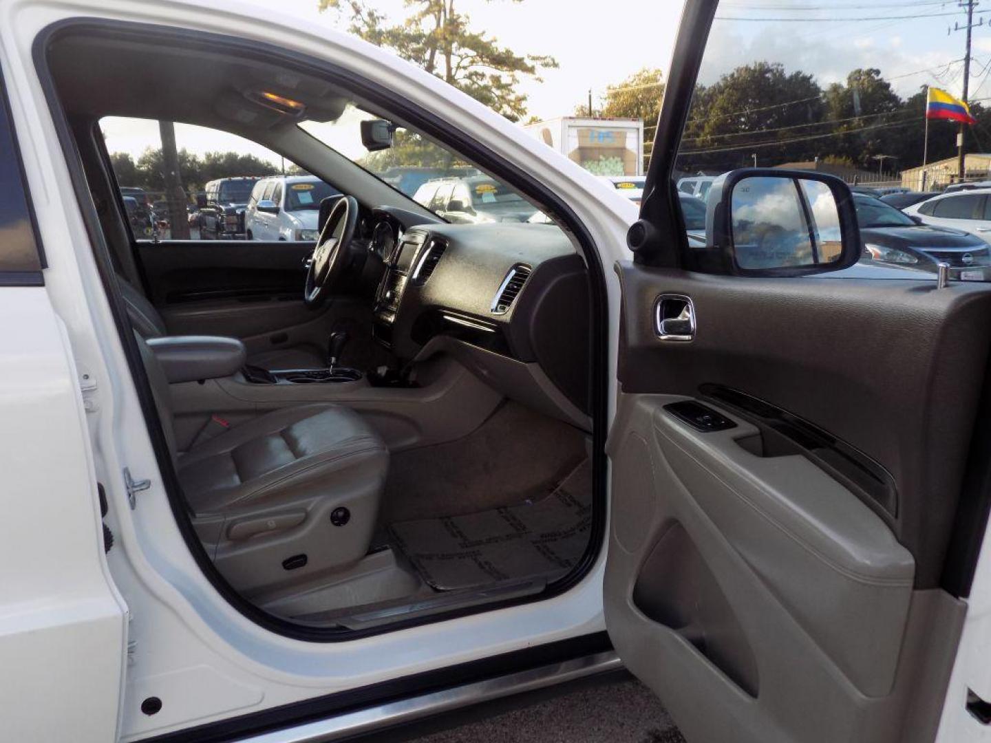 2012 WHITE DODGE DURANGO CREW (1C4SDHDT6CC) with an 5.7L engine, Automatic transmission, located at 830 E. Canino Rd., Houston, TX, 77037, (281) 405-0440, 38.358219, -81.729942 - Photo#10