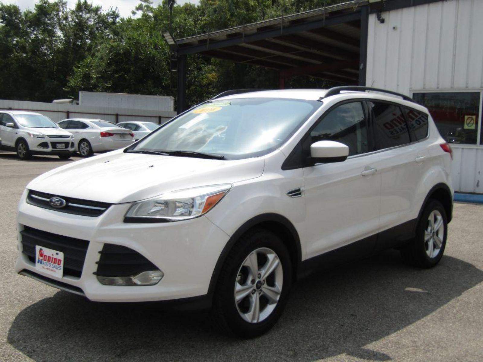 2016 WHITE FORD ESCAPE SE (1FMCU0GX0GU) with an 1.6L engine, Automatic transmission, located at 830 E. Canino Rd., Houston, TX, 77037, (281) 405-0440, 38.358219, -81.729942 - Photo #1