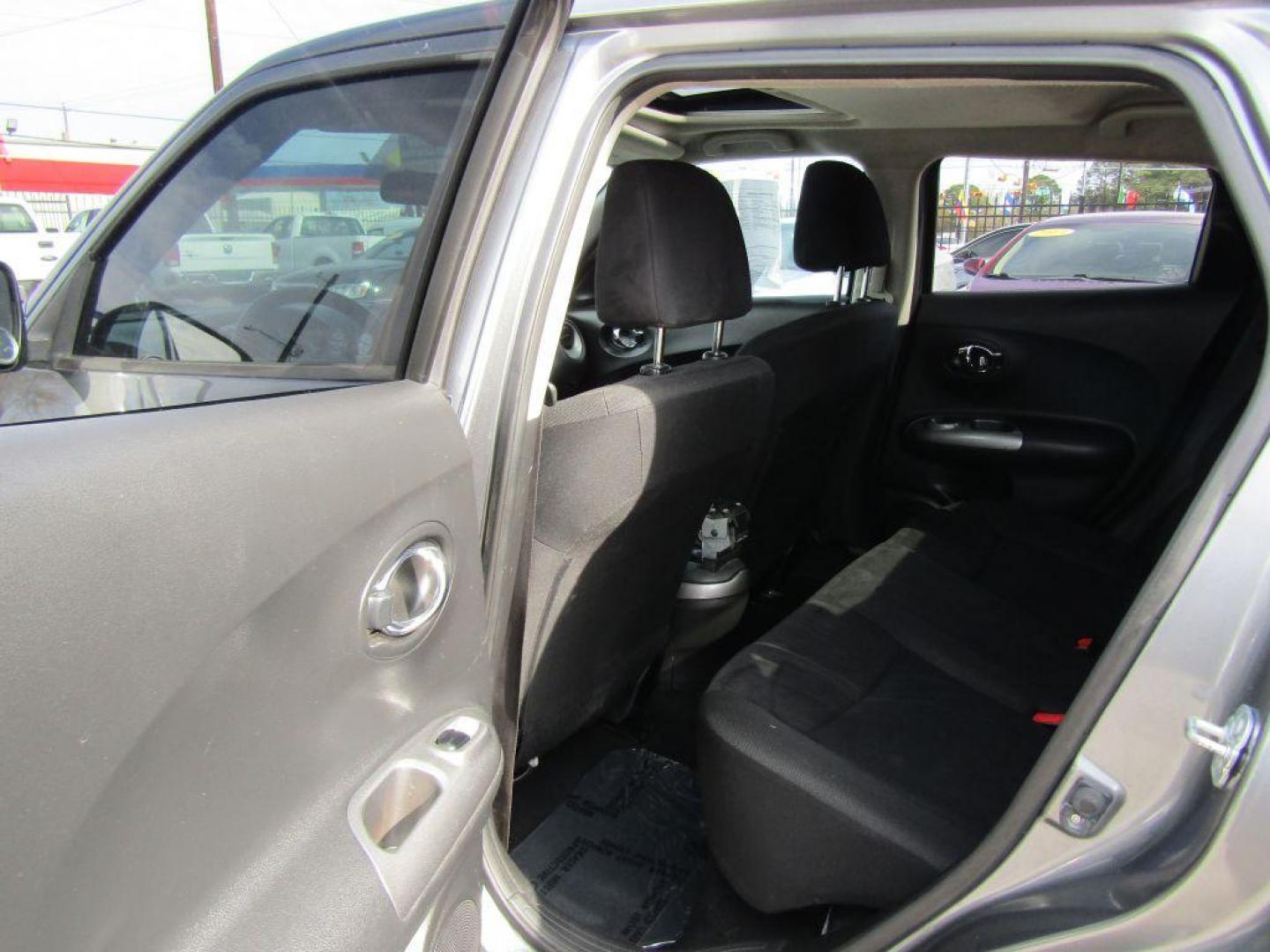 2015 GRAY NISSAN JUKE S (JN8AF5MR6FT) with an 1.6L engine, Continuously Variable transmission, located at 830 E. Canino Rd., Houston, TX, 77037, (281) 405-0440, 38.358219, -81.729942 - Photo#11