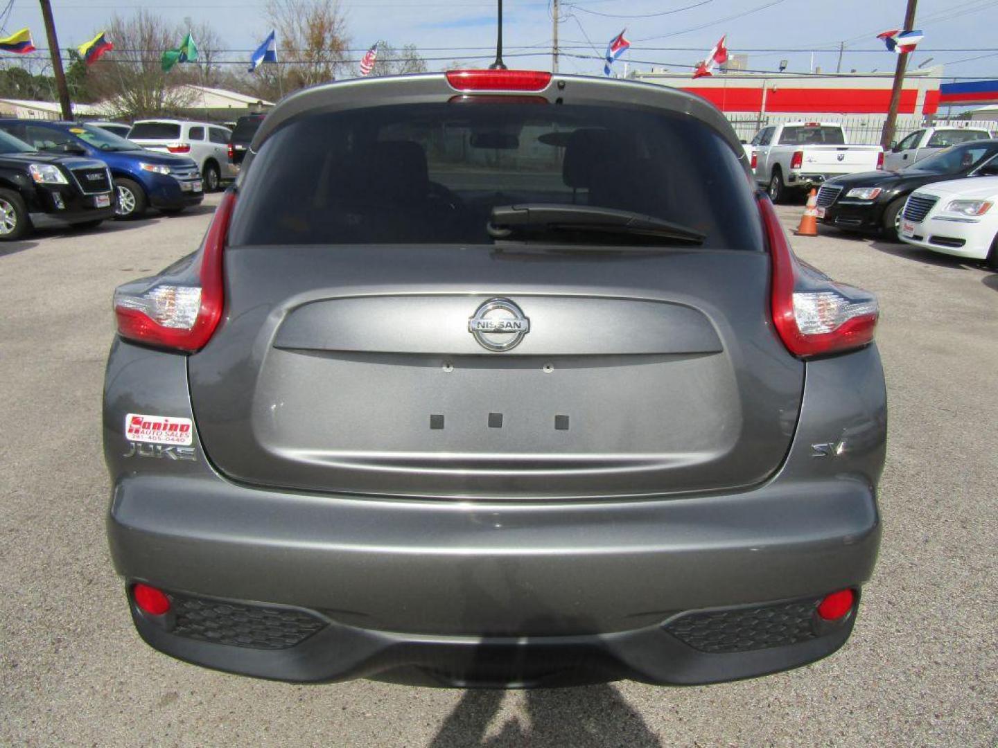 2015 GRAY NISSAN JUKE S (JN8AF5MR6FT) with an 1.6L engine, Continuously Variable transmission, located at 830 E. Canino Rd., Houston, TX, 77037, (281) 405-0440, 38.358219, -81.729942 - Photo#3