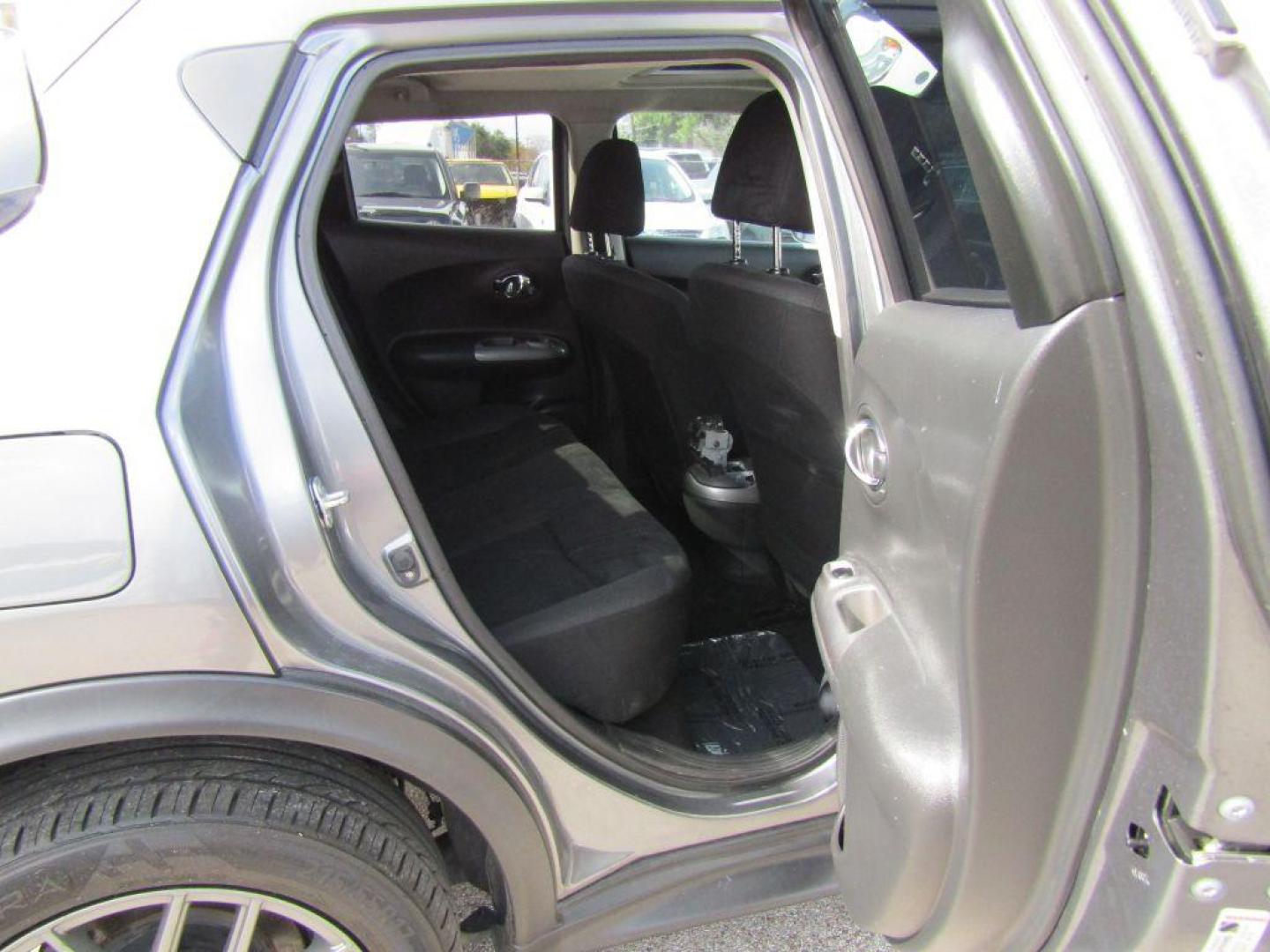 2015 GRAY NISSAN JUKE S (JN8AF5MR6FT) with an 1.6L engine, Continuously Variable transmission, located at 830 E. Canino Rd., Houston, TX, 77037, (281) 405-0440, 38.358219, -81.729942 - Photo#7