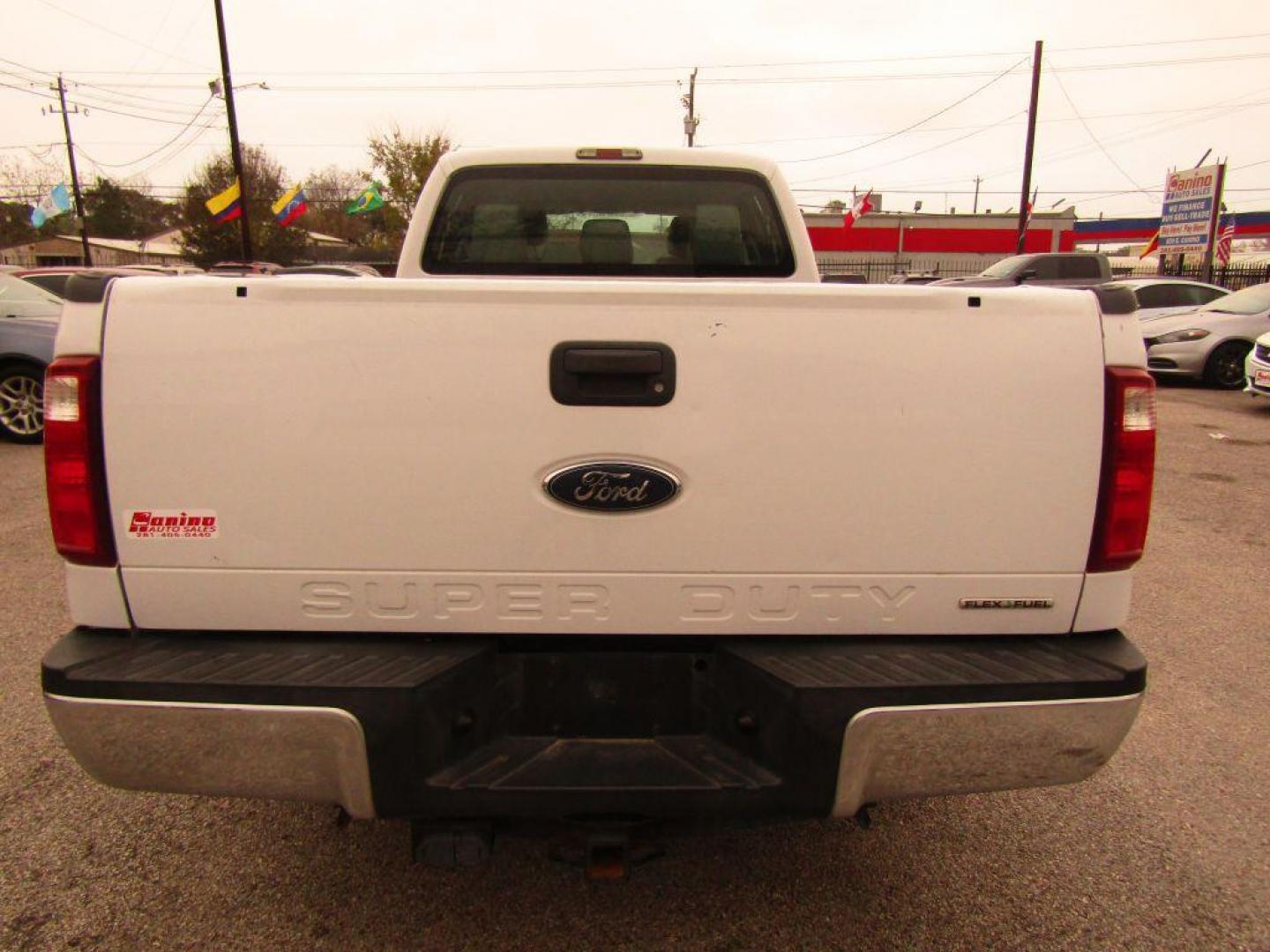 2012 WHITE FORD F250 SUPER DUTY (1FT7W2A69CE) with an 6.2L engine, Automatic transmission, located at 830 E. Canino Rd., Houston, TX, 77037, (281) 405-0440, 38.358219, -81.729942 - Photo#3