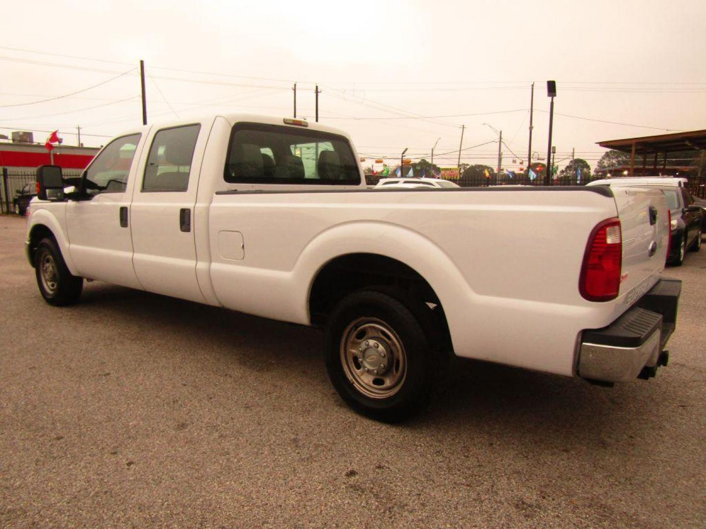 2012 WHITE FORD F250 SUPER DUTY (1FT7W2A69CE) with an 6.2L engine, Automatic transmission, located at 830 E. Canino Rd., Houston, TX, 77037, (281) 405-0440, 38.358219, -81.729942 - Photo#5