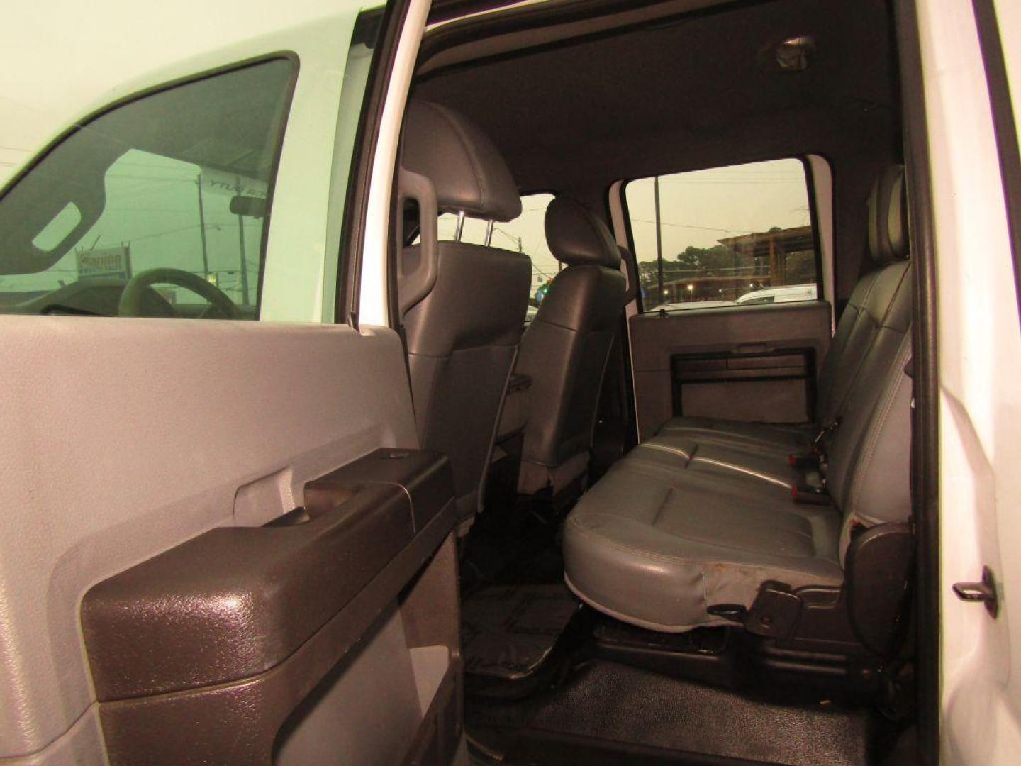 2012 WHITE FORD F250 SUPER DUTY (1FT7W2A69CE) with an 6.2L engine, Automatic transmission, located at 830 E. Canino Rd., Houston, TX, 77037, (281) 405-0440, 38.358219, -81.729942 - Photo#10