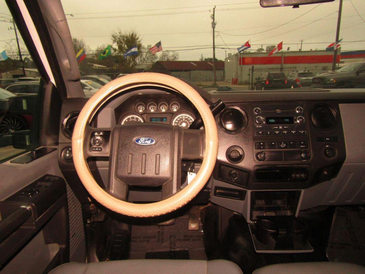 2012 WHITE FORD F250 SUPER DUTY (1FT7W2A69CE) with an 6.2L engine, Automatic transmission, located at 830 E. Canino Rd., Houston, TX, 77037, (281) 405-0440, 38.358219, -81.729942 - Photo#20