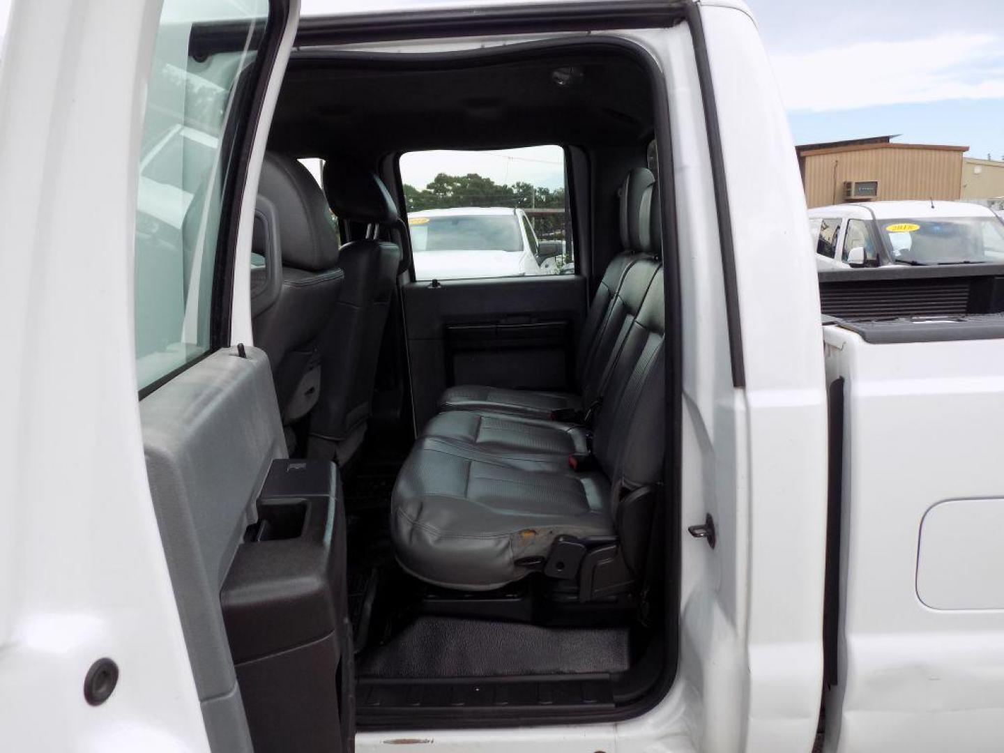 2012 WHITE FORD F250 SUPER DUTY (1FT7W2A69CE) with an 6.2L engine, Automatic transmission, located at 830 E. Canino Rd., Houston, TX, 77037, (281) 405-0440, 38.358219, -81.729942 - Photo#5