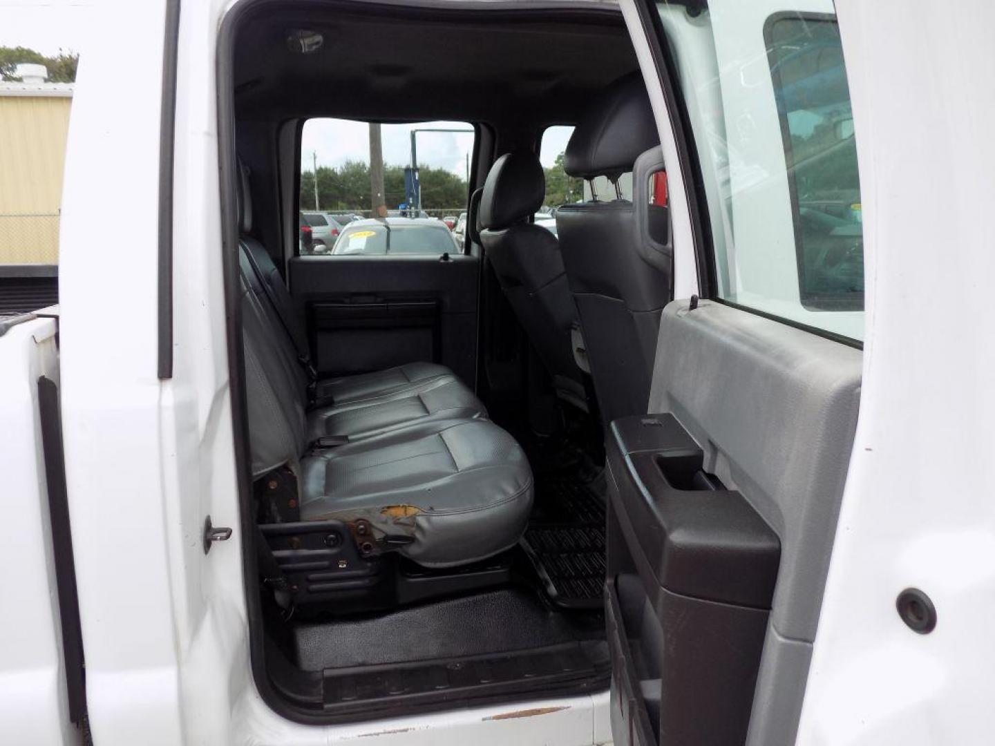 2012 WHITE FORD F250 SUPER DUTY (1FT7W2A69CE) with an 6.2L engine, Automatic transmission, located at 830 E. Canino Rd., Houston, TX, 77037, (281) 405-0440, 38.358219, -81.729942 - Photo#6
