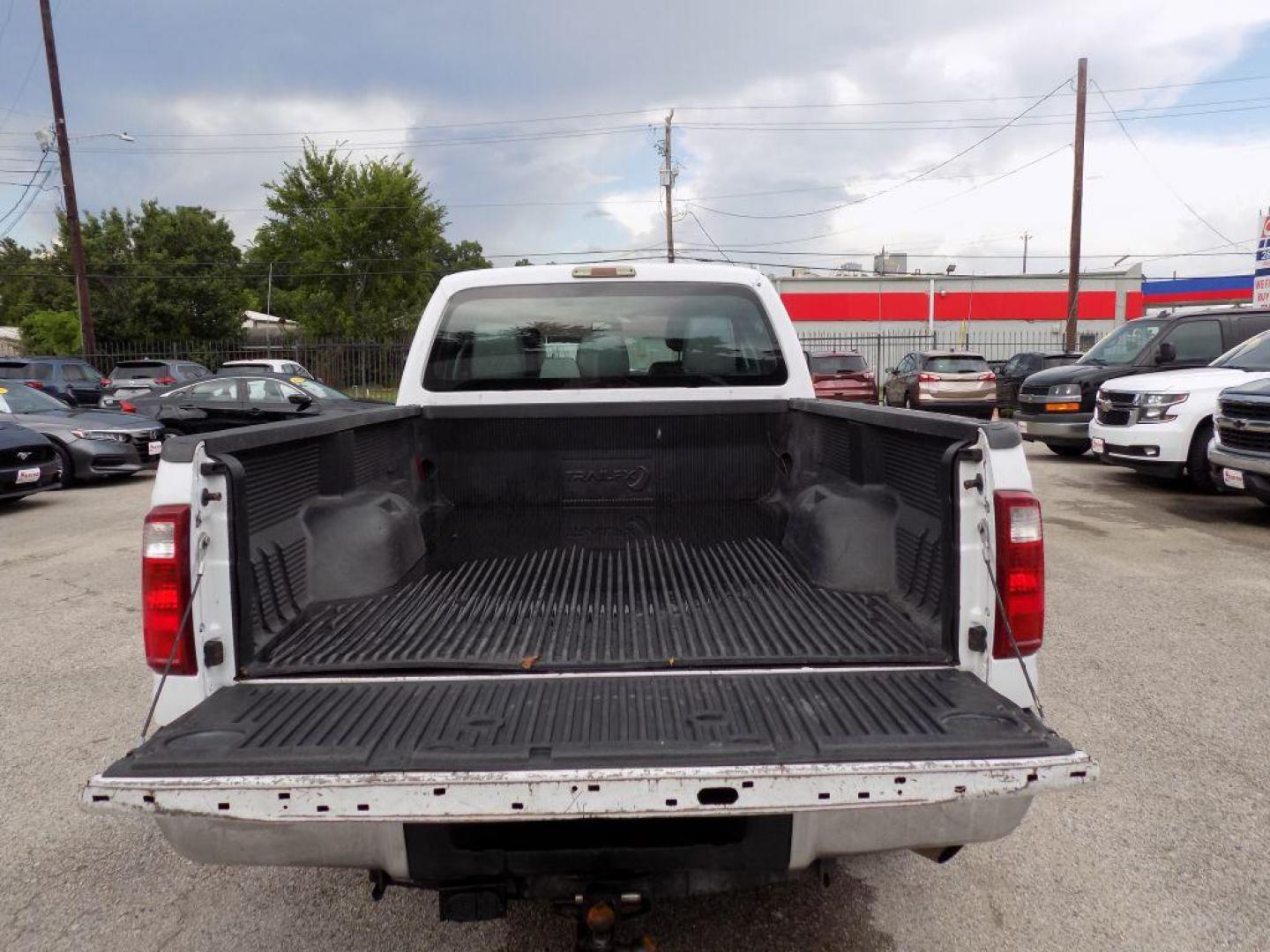 2012 WHITE FORD F250 SUPER DUTY (1FT7W2A69CE) with an 6.2L engine, Automatic transmission, located at 830 E. Canino Rd., Houston, TX, 77037, (281) 405-0440, 38.358219, -81.729942 - Photo#7