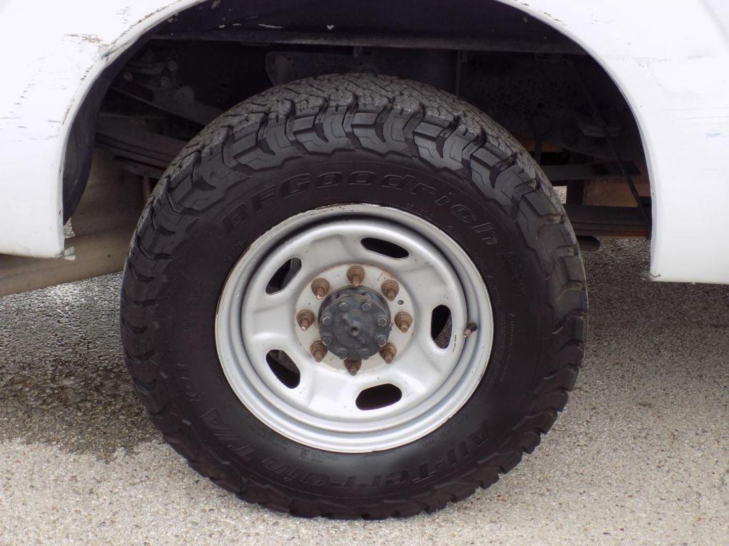2012 WHITE FORD F250 SUPER DUTY (1FT7W2A69CE) with an 6.2L engine, Automatic transmission, located at 830 E. Canino Rd., Houston, TX, 77037, (281) 405-0440, 38.358219, -81.729942 - Photo#8