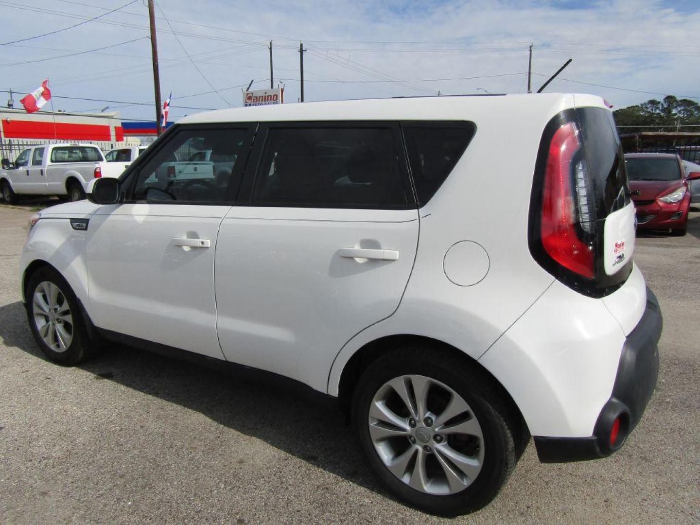 2016 WHITE KIA SOUL + (KNDJP3A52G7) with an 2.0L engine, Automatic transmission, located at 830 E. Canino Rd., Houston, TX, 77037, (281) 405-0440, 38.358219, -81.729942 - $1,700 DOWN + TT and L IN HOUSE FINANCING AVAILABLE FINANCIAMIENTO EN CASA DISPONIBLE CALL OR COME IN TODAY 281 405 0440 CANINO AUTO SALES, LLC - Photo#4