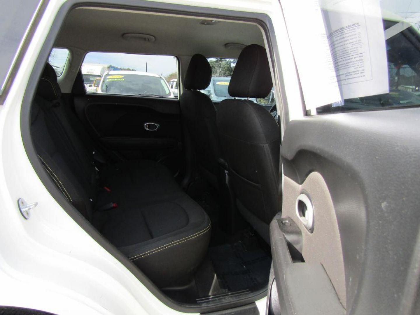 2016 WHITE KIA SOUL + (KNDJP3A52G7) with an 2.0L engine, Automatic transmission, located at 830 E. Canino Rd., Houston, TX, 77037, (281) 405-0440, 38.358219, -81.729942 - $1,700 DOWN + TT and L IN HOUSE FINANCING AVAILABLE FINANCIAMIENTO EN CASA DISPONIBLE CALL OR COME IN TODAY 281 405 0440 CANINO AUTO SALES, LLC - Photo#13