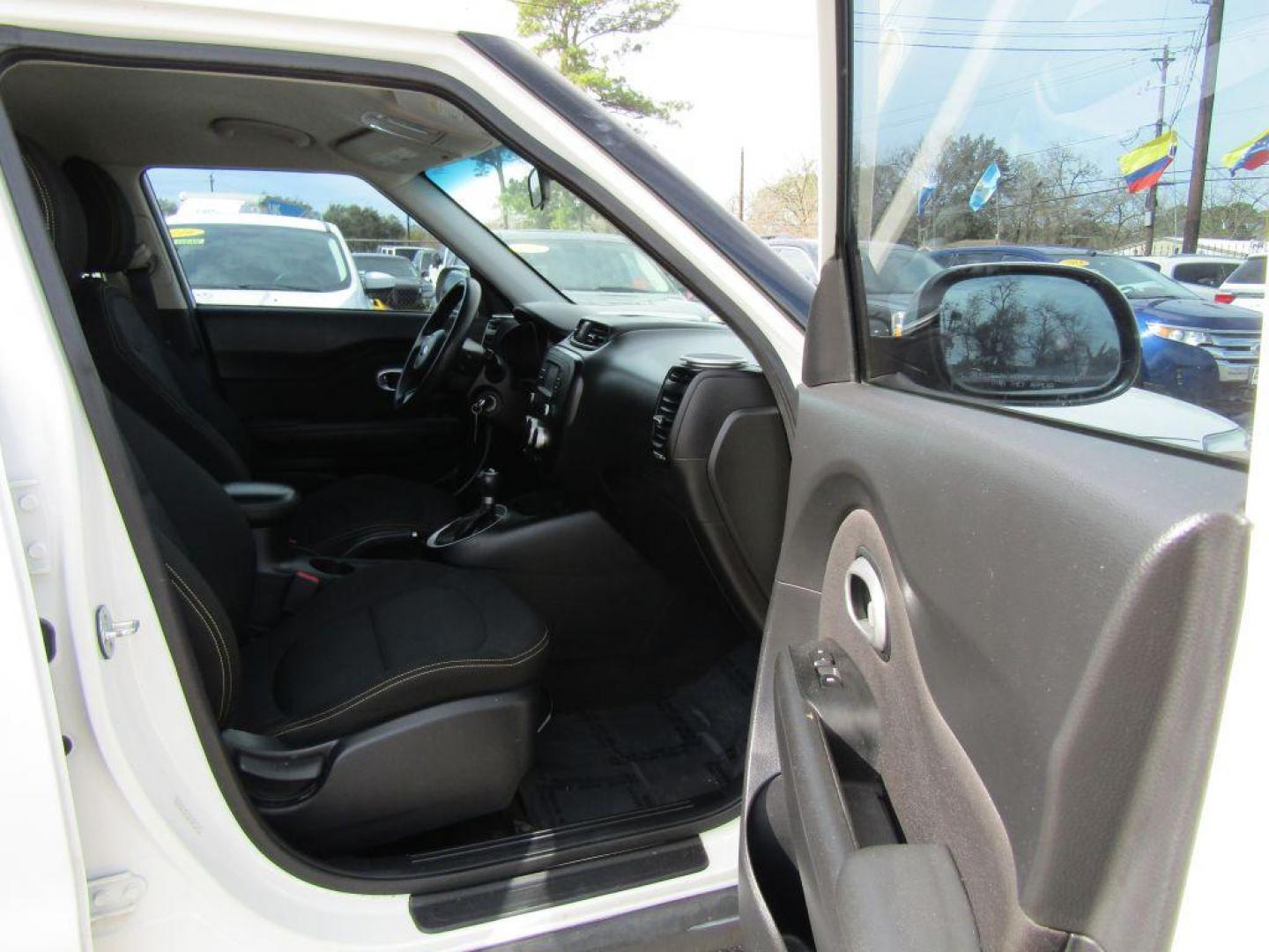 2016 WHITE KIA SOUL + (KNDJP3A52G7) with an 2.0L engine, Automatic transmission, located at 830 E. Canino Rd., Houston, TX, 77037, (281) 405-0440, 38.358219, -81.729942 - $1,700 DOWN + TT and L IN HOUSE FINANCING AVAILABLE FINANCIAMIENTO EN CASA DISPONIBLE CALL OR COME IN TODAY 281 405 0440 CANINO AUTO SALES, LLC - Photo#14