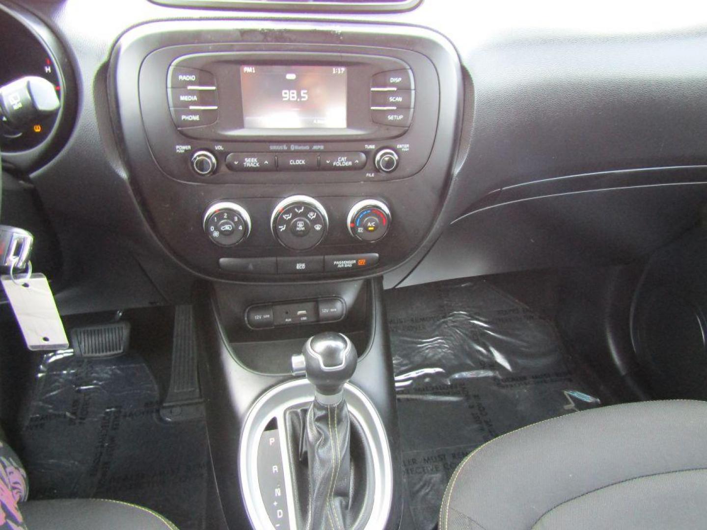 2016 WHITE KIA SOUL + (KNDJP3A52G7) with an 2.0L engine, Automatic transmission, located at 830 E. Canino Rd., Houston, TX, 77037, (281) 405-0440, 38.358219, -81.729942 - $1,700 DOWN + TT and L IN HOUSE FINANCING AVAILABLE FINANCIAMIENTO EN CASA DISPONIBLE CALL OR COME IN TODAY 281 405 0440 CANINO AUTO SALES, LLC - Photo#17