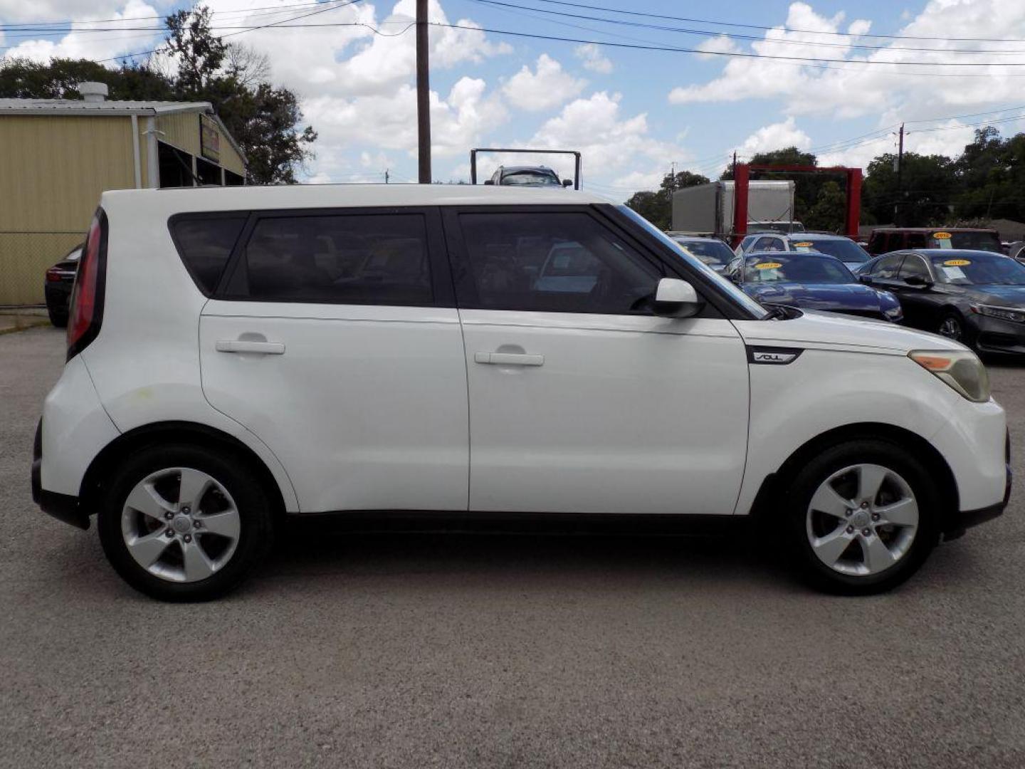2016 WHITE KIA SOUL + (KNDJP3A52G7) with an 2.0L engine, Automatic transmission, located at 830 E. Canino Rd., Houston, TX, 77037, (281) 405-0440, 38.358219, -81.729942 - $1,700 DOWN + TT and L IN HOUSE FINANCING AVAILABLE FINANCIAMIENTO EN CASA DISPONIBLE CALL OR COME IN TODAY 281 405 0440 CANINO AUTO SALES, LLC - Photo#6