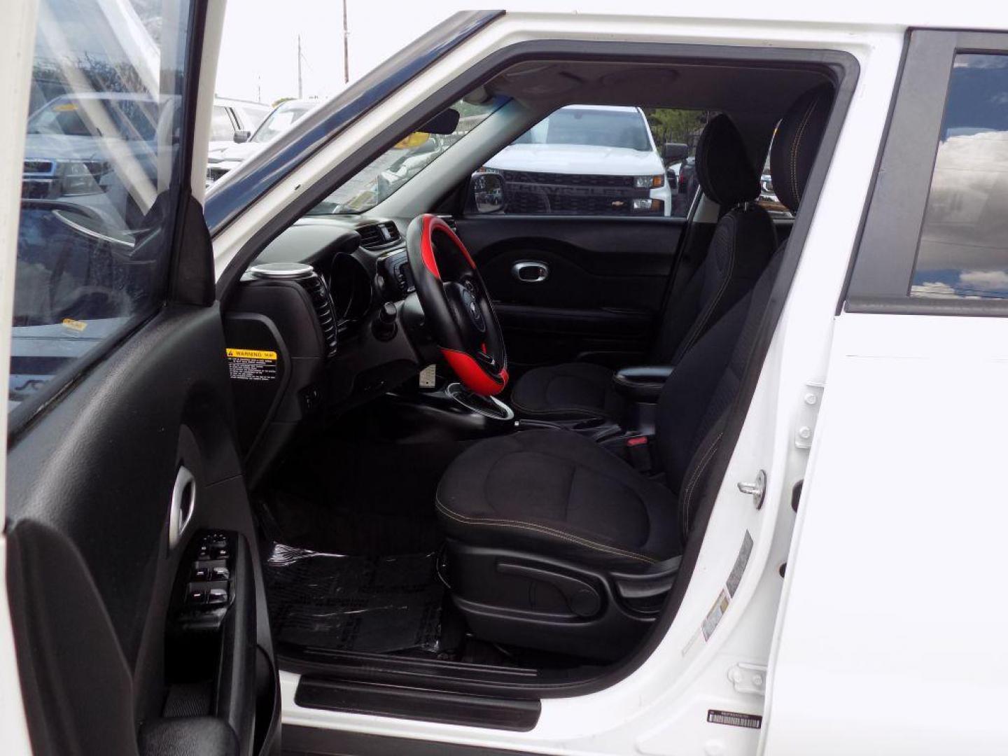 2016 WHITE KIA SOUL + (KNDJP3A52G7) with an 2.0L engine, Automatic transmission, located at 830 E. Canino Rd., Houston, TX, 77037, (281) 405-0440, 38.358219, -81.729942 - $1,700 DOWN + TT and L IN HOUSE FINANCING AVAILABLE FINANCIAMIENTO EN CASA DISPONIBLE CALL OR COME IN TODAY 281 405 0440 CANINO AUTO SALES, LLC - Photo#8