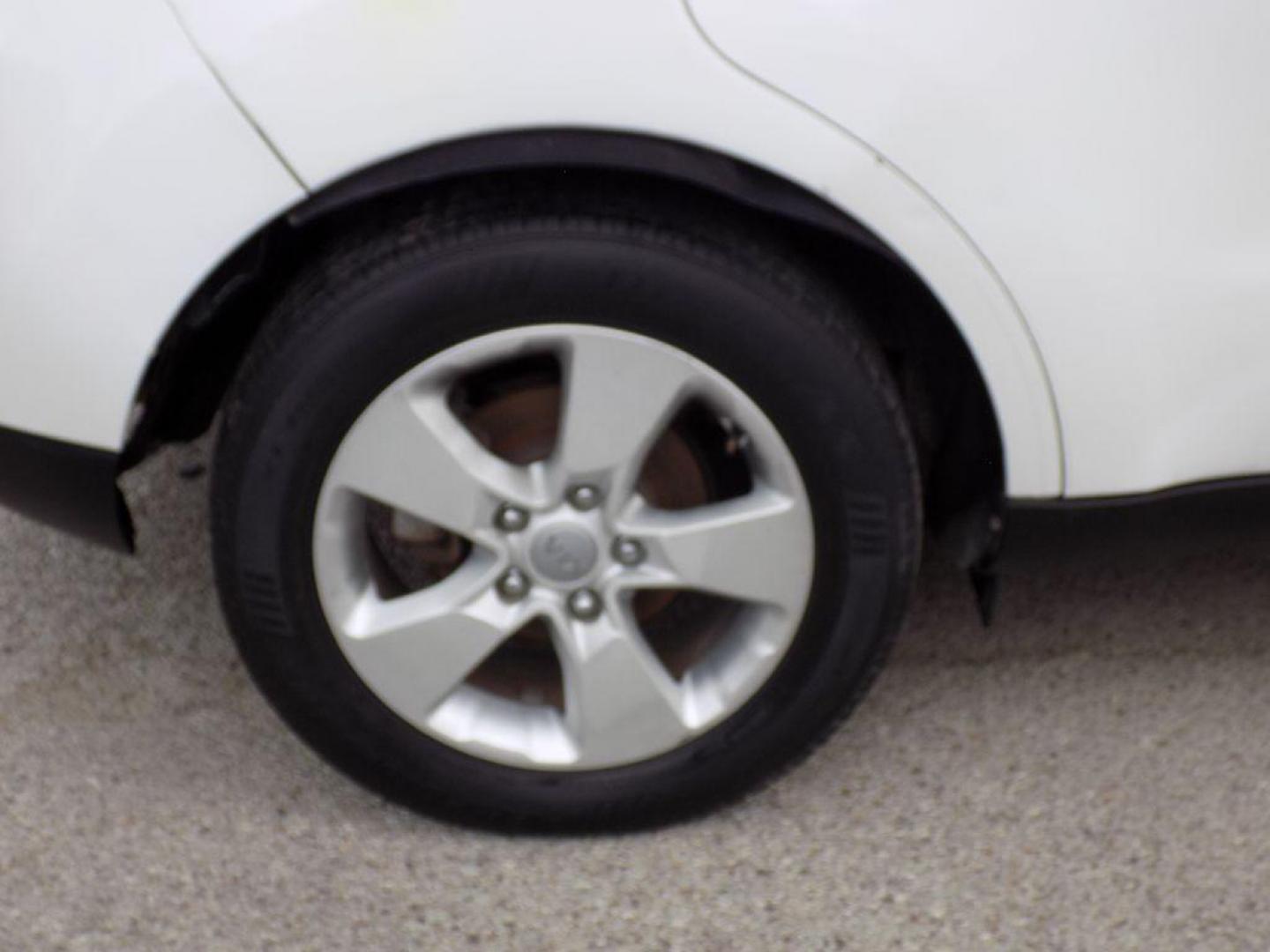 2016 WHITE KIA SOUL + (KNDJP3A52G7) with an 2.0L engine, Automatic transmission, located at 830 E. Canino Rd., Houston, TX, 77037, (281) 405-0440, 38.358219, -81.729942 - $1,700 DOWN + TT and L IN HOUSE FINANCING AVAILABLE FINANCIAMIENTO EN CASA DISPONIBLE CALL OR COME IN TODAY 281 405 0440 CANINO AUTO SALES, LLC - Photo#19