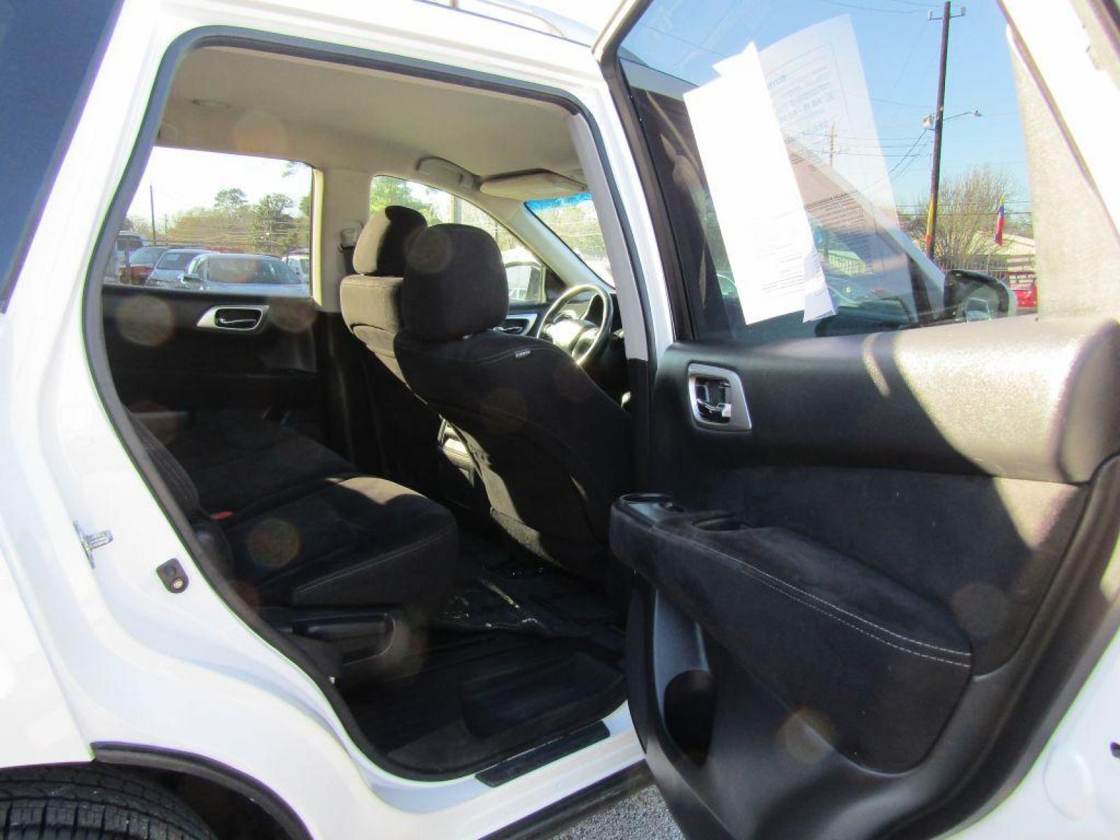 2013 WHITE NISSAN PATHFINDER S (5N1AR2MN4DC) with an 3.5L engine, Continuously Variable transmission, located at 830 E. Canino Rd., Houston, TX, 77037, (281) 405-0440, 38.358219, -81.729942 - Photo #14