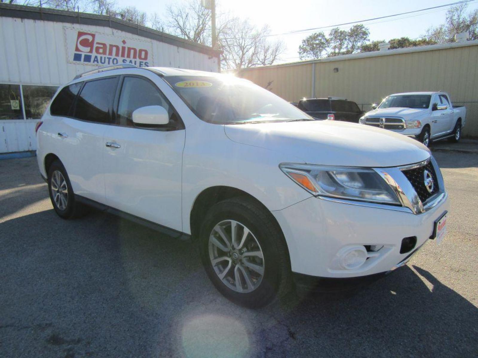 2013 WHITE NISSAN PATHFINDER S (5N1AR2MN4DC) with an 3.5L engine, Continuously Variable transmission, located at 830 E. Canino Rd., Houston, TX, 77037, (281) 405-0440, 38.358219, -81.729942 - Photo #1