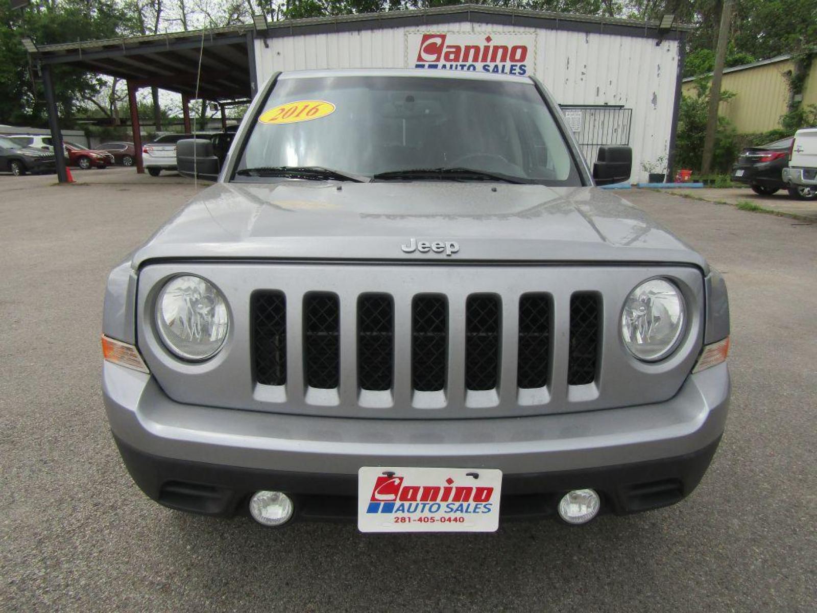 2016 GRAY JEEP PATRIOT LATITUDE (1C4NJRFB3GD) with an 2.4L engine, Continuously Variable transmission, located at 830 E. Canino Rd., Houston, TX, 77037, (281) 405-0440, 38.358219, -81.729942 - $1,800 DOWN + TT and L IN HOUSE FINANCING AVAILABLE FINANCIAMIENTO EN CASA DISPONIBLE CALL OR COME IN TODAY 281 405 0440 CANINO AUTO SALES, LLC - Photo #0
