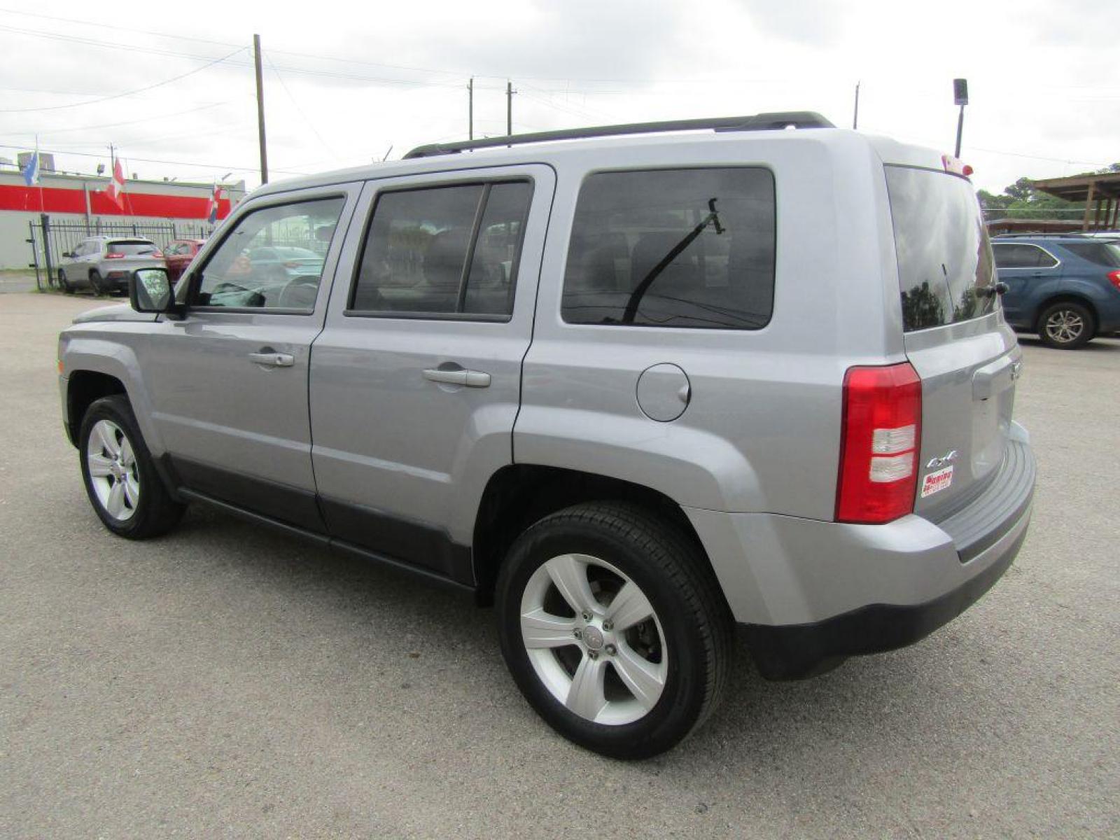 2016 GRAY JEEP PATRIOT LATITUDE (1C4NJRFB3GD) with an 2.4L engine, Continuously Variable transmission, located at 830 E. Canino Rd., Houston, TX, 77037, (281) 405-0440, 38.358219, -81.729942 - $1,800 DOWN + TT and L IN HOUSE FINANCING AVAILABLE FINANCIAMIENTO EN CASA DISPONIBLE CALL OR COME IN TODAY 281 405 0440 CANINO AUTO SALES, LLC - Photo #4