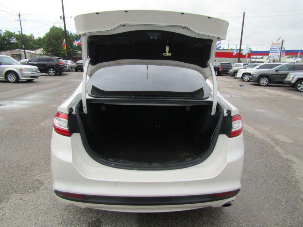 2016 WHITE FORD FUSION SE (3FA6P0H72GR) with an 2.5L engine, Automatic transmission, located at 830 E. Canino Rd., Houston, TX, 77037, (281) 405-0440, 38.358219, -81.729942 - $1,600 DOWN + TT and L IN HOUSE FINANCING AVAILABLE FINANCIAMIENTO EN CASA DISPONIBLE CALL OR COME IN TODAY 281 405 0440 CANINO AUTO SALES, LLC - Photo #11