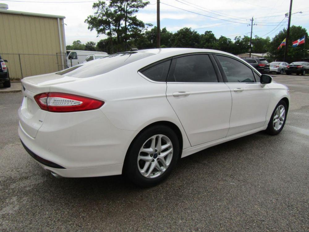 2016 WHITE FORD FUSION SE (3FA6P0H72GR) with an 2.5L engine, Automatic transmission, located at 830 E. Canino Rd., Houston, TX, 77037, (281) 405-0440, 38.358219, -81.729942 - $1,600 DOWN + TT and L IN HOUSE FINANCING AVAILABLE FINANCIAMIENTO EN CASA DISPONIBLE CALL OR COME IN TODAY 281 405 0440 CANINO AUTO SALES, LLC - Photo #2