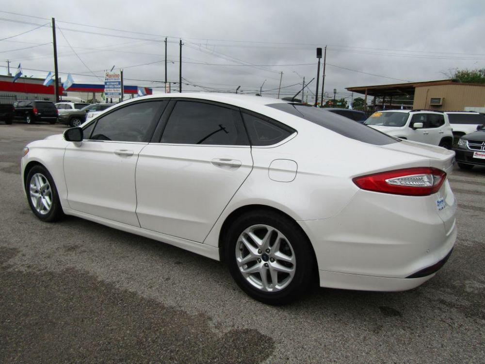 2016 WHITE FORD FUSION SE (3FA6P0H72GR) with an 2.5L engine, Automatic transmission, located at 830 E. Canino Rd., Houston, TX, 77037, (281) 405-0440, 38.358219, -81.729942 - $1,600 DOWN + TT and L IN HOUSE FINANCING AVAILABLE FINANCIAMIENTO EN CASA DISPONIBLE CALL OR COME IN TODAY 281 405 0440 CANINO AUTO SALES, LLC - Photo #4