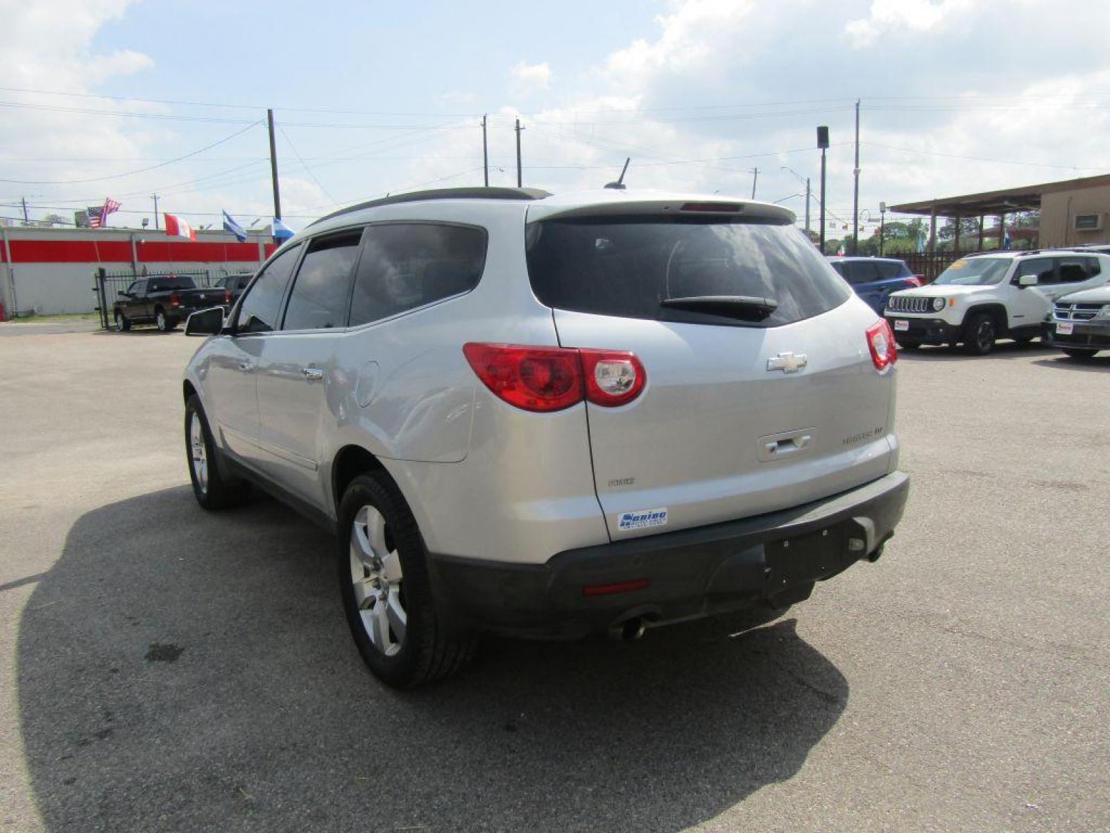 2012 SILVER CHEVROLET TRAVERSE LTZ (1GNKVLED0CJ) with an 3.6L engine, Automatic transmission, located at 830 E. Canino Rd., Houston, TX, 77037, (281) 405-0440, 38.358219, -81.729942 - $1600+ TT and L IN HOUSE FINANCING AVAILABLE FINANCIAMIENTO EN CASA DISPONIBLE CALL OR COME IN TODAY 281 405 0440 CANINO AUTO SALES, LLC - Photo #2