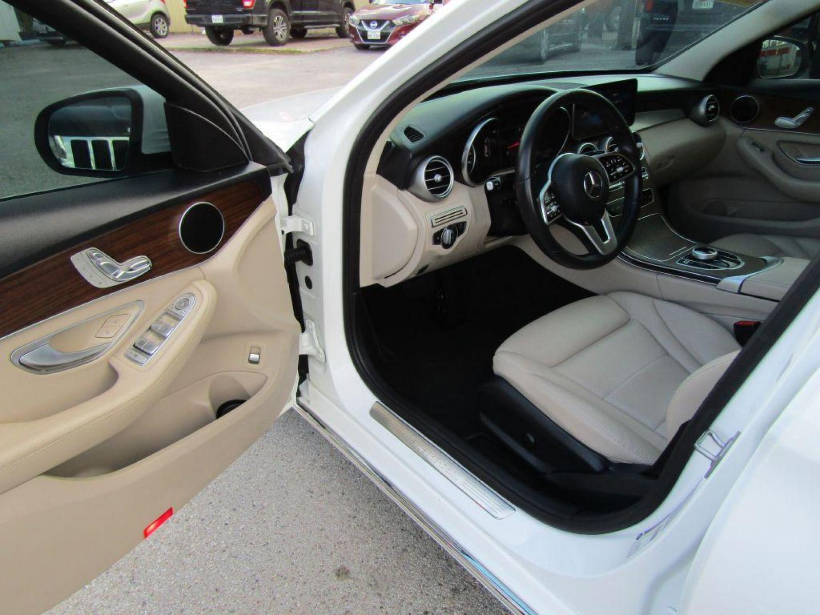 2019 WHITE MERCEDES-BENZ C-CLASS C300 (55SWF8DBXKU) with an 2.0L engine, Automatic transmission, located at 830 E. Canino Rd., Houston, TX, 77037, (281) 405-0440, 38.358219, -81.729942 - Photo #10