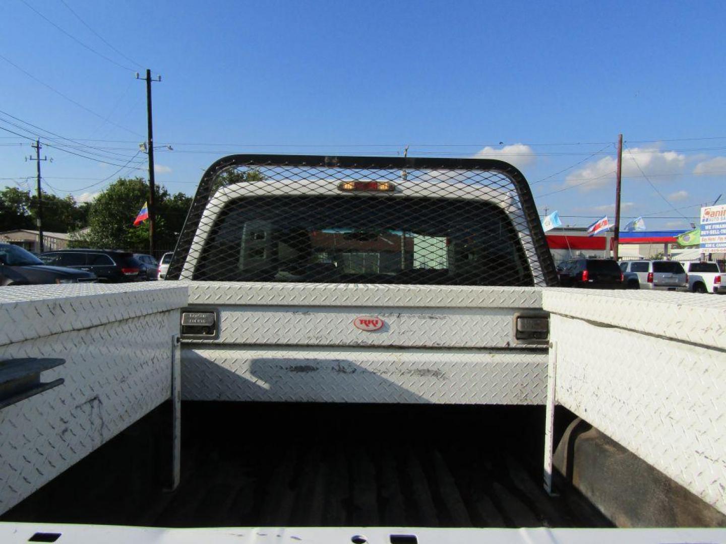 2011 WHITE FORD F250 SUPER DUTY (1FT7X2A65BE) with an 6.2L engine, Automatic transmission, located at 830 E. Canino Rd., Houston, TX, 77037, (281) 405-0440, 38.358219, -81.729942 - Photo#10