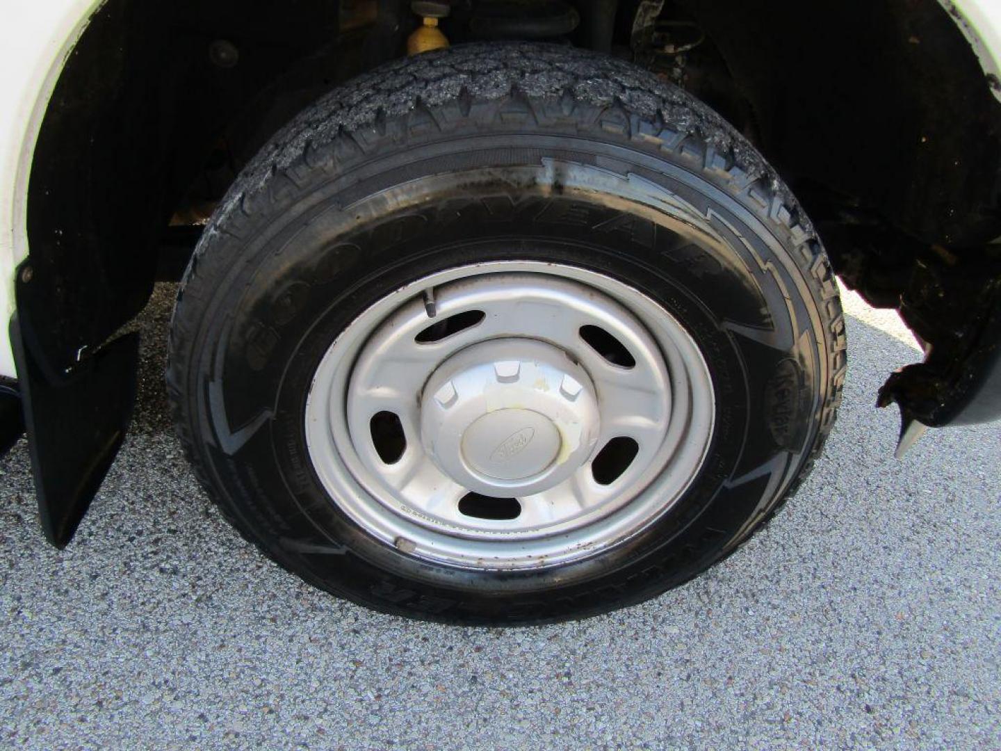2011 WHITE FORD F250 SUPER DUTY (1FT7X2A65BE) with an 6.2L engine, Automatic transmission, located at 830 E. Canino Rd., Houston, TX, 77037, (281) 405-0440, 38.358219, -81.729942 - Photo#14