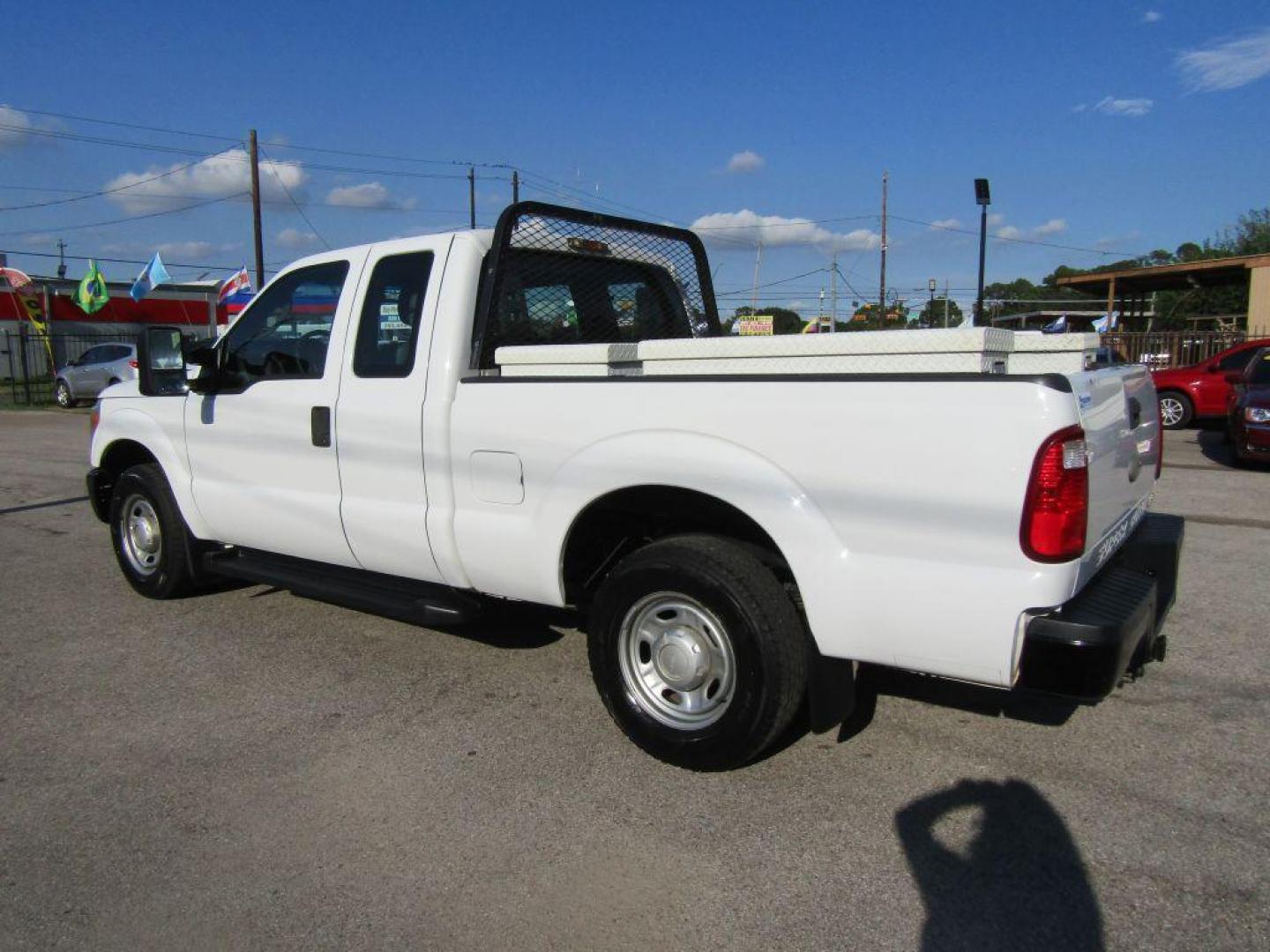 2011 WHITE FORD F250 SUPER DUTY (1FT7X2A65BE) with an 6.2L engine, Automatic transmission, located at 830 E. Canino Rd., Houston, TX, 77037, (281) 405-0440, 38.358219, -81.729942 - Photo#4