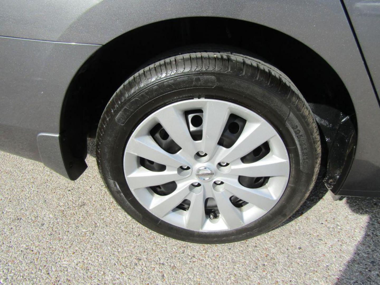 2015 GRAY NISSAN SENTRA S (3N1AB7AP5FY) with an 1.8L engine, Continuously Variable transmission, located at 830 E. Canino Rd., Houston, TX, 77037, (281) 405-0440, 38.358219, -81.729942 - Photo#17