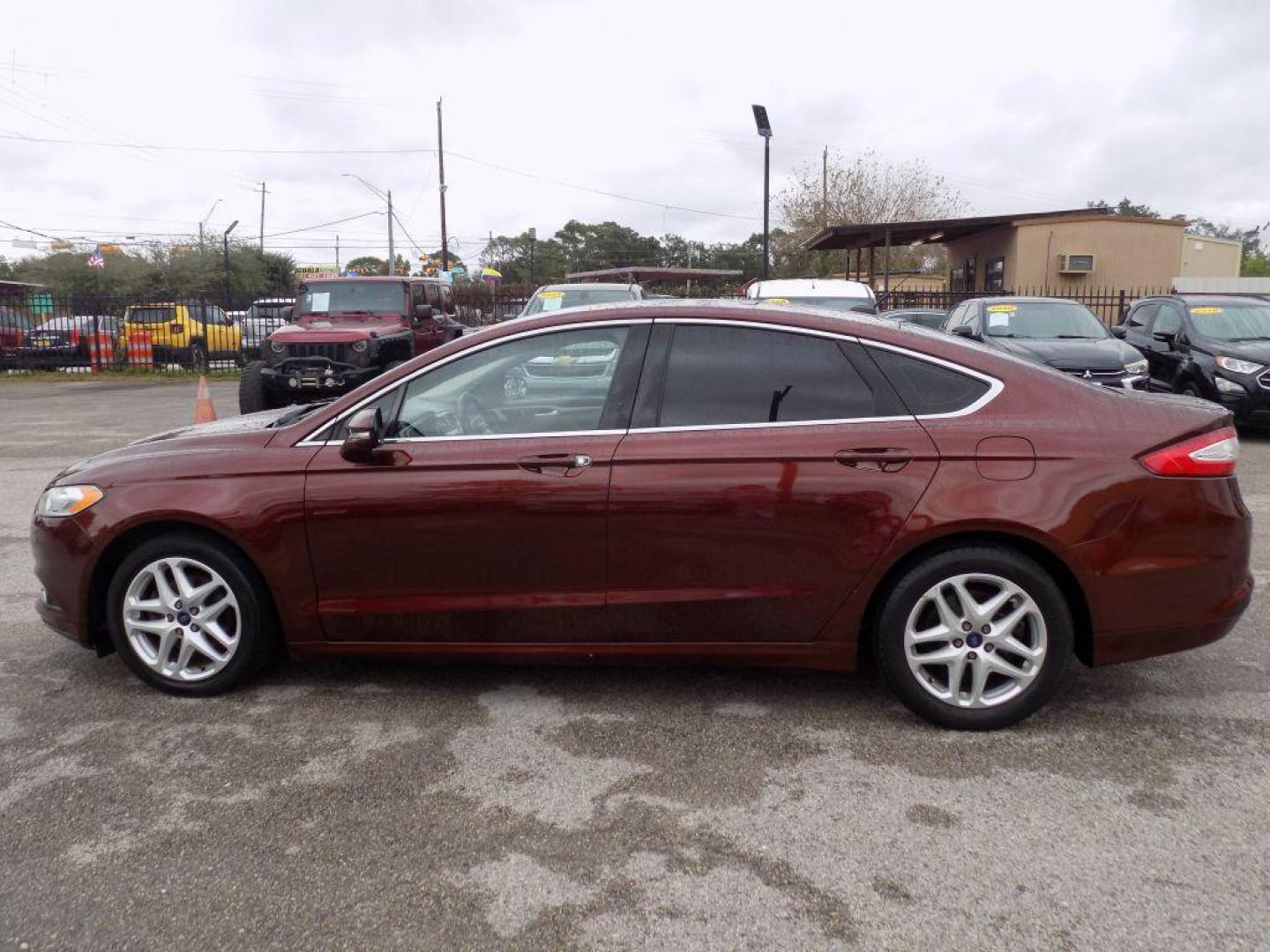 2016 BROWN FORD FUSION SE (3FA6P0HD6GR) with an 1.5L engine, Automatic transmission, located at 830 E. Canino Rd., Houston, TX, 77037, (281) 405-0440, 38.358219, -81.729942 - Photo#3