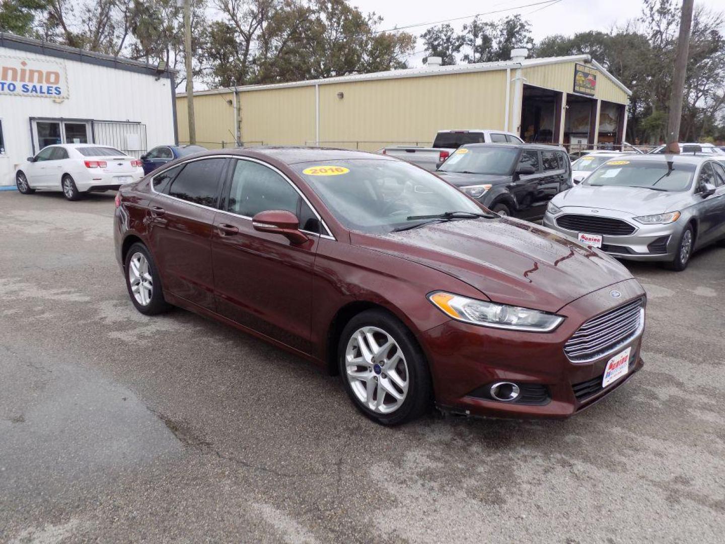 2016 BROWN FORD FUSION SE (3FA6P0HD6GR) with an 1.5L engine, Automatic transmission, located at 830 E. Canino Rd., Houston, TX, 77037, (281) 405-0440, 38.358219, -81.729942 - Photo#6