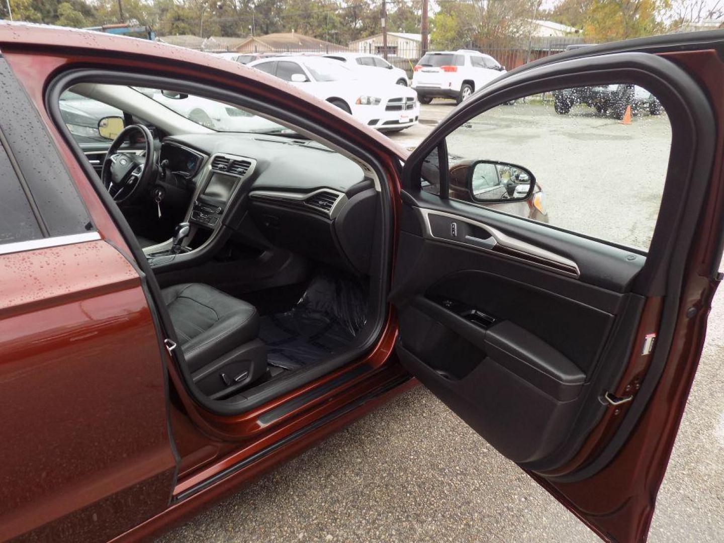 2016 BROWN FORD FUSION SE (3FA6P0HD6GR) with an 1.5L engine, Automatic transmission, located at 830 E. Canino Rd., Houston, TX, 77037, (281) 405-0440, 38.358219, -81.729942 - Photo#8
