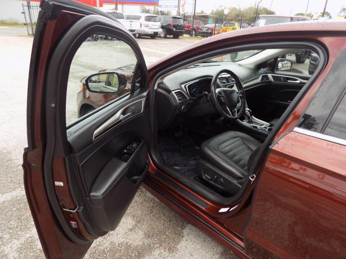 2016 BROWN FORD FUSION SE (3FA6P0HD6GR) with an 1.5L engine, Automatic transmission, located at 830 E. Canino Rd., Houston, TX, 77037, (281) 405-0440, 38.358219, -81.729942 - Photo#15
