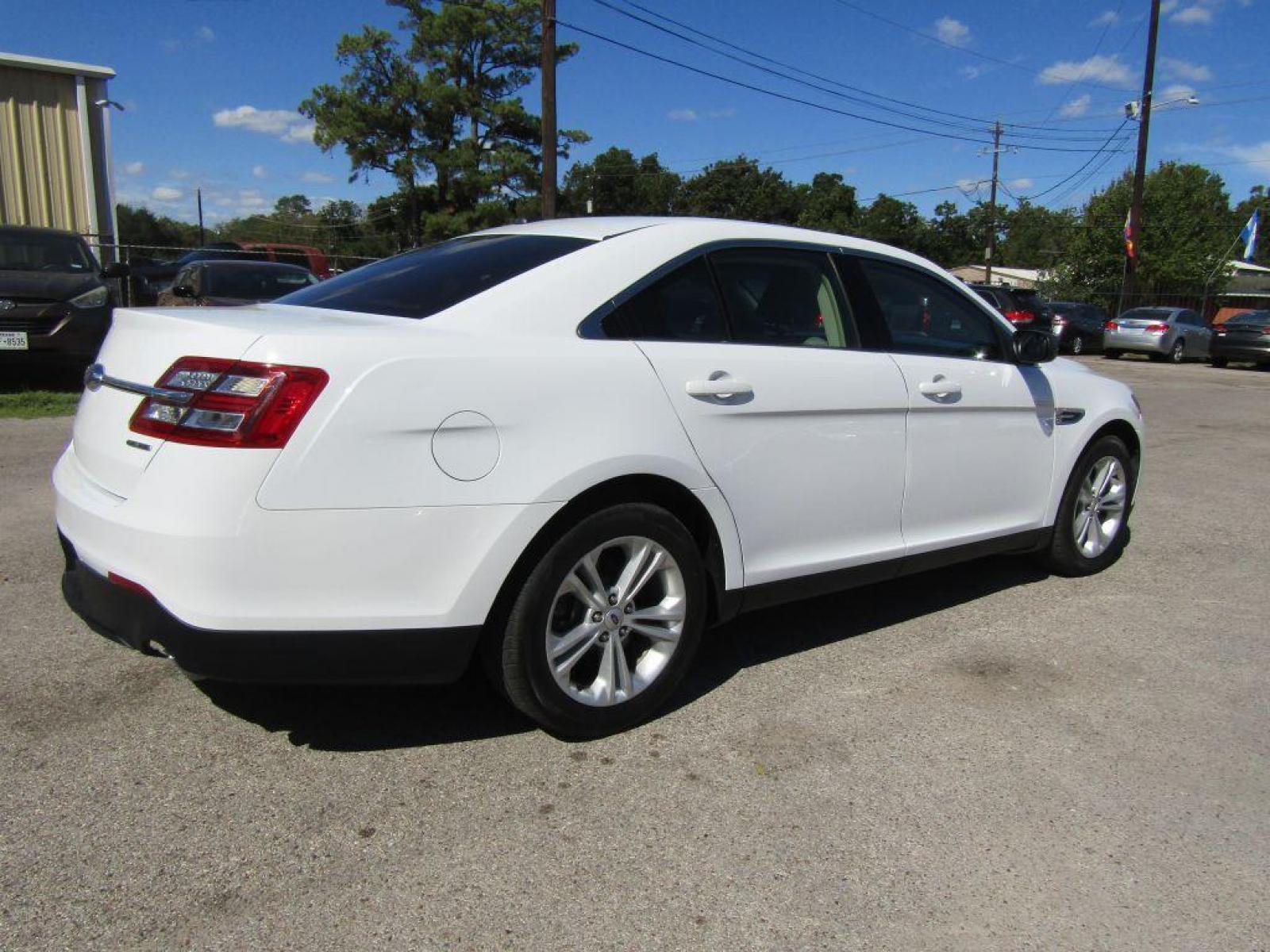 2015 WHITE FORD TAURUS SE (1FAHP2D89FG) with an 3.5L engine, Automatic transmission, located at 830 E. Canino Rd., Houston, TX, 77037, (281) 405-0440, 38.358219, -81.729942 - Photo #1
