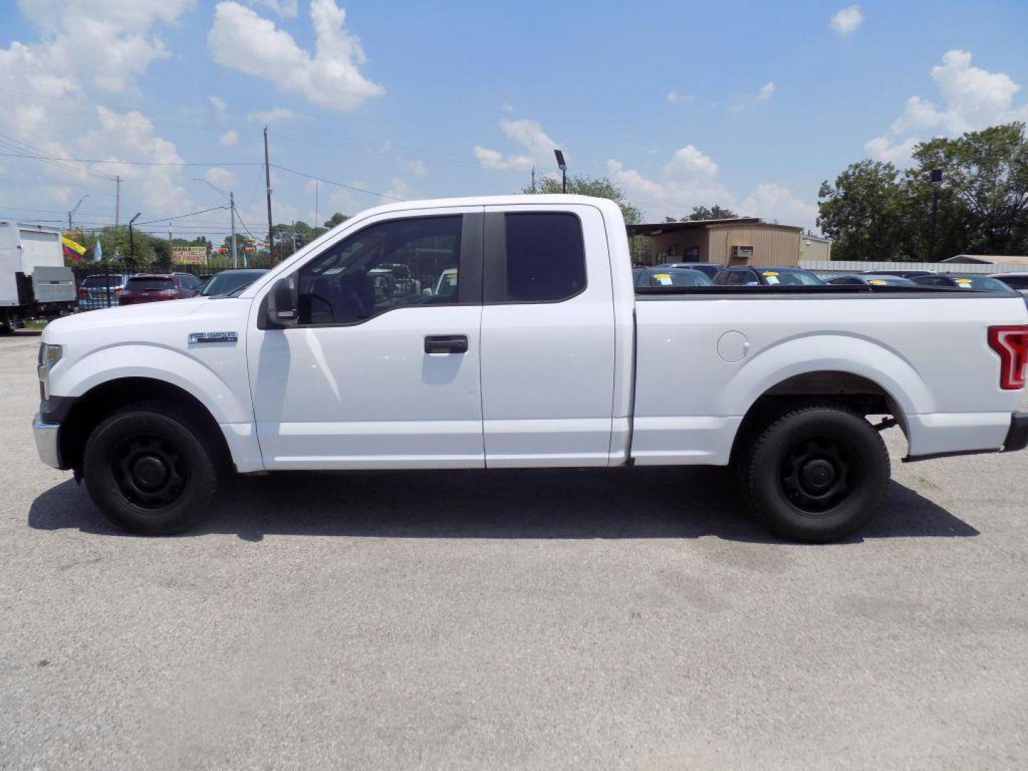 2015 WHITE FORD F150 SUPER CAB (1FTEX1CF8FK) with an 5.0L engine, Automatic transmission, located at 830 E. Canino Rd., Houston, TX, 77037, (281) 405-0440, 38.358219, -81.729942 - Photo#3