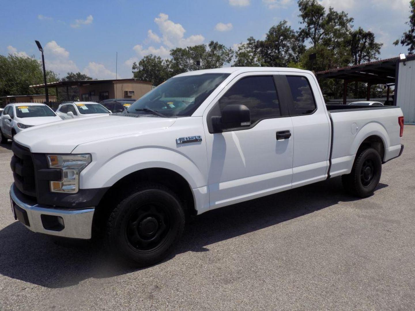 2015 WHITE FORD F150 SUPER CAB (1FTEX1CF8FK) with an 5.0L engine, Automatic transmission, located at 830 E. Canino Rd., Houston, TX, 77037, (281) 405-0440, 38.358219, -81.729942 - Photo#5
